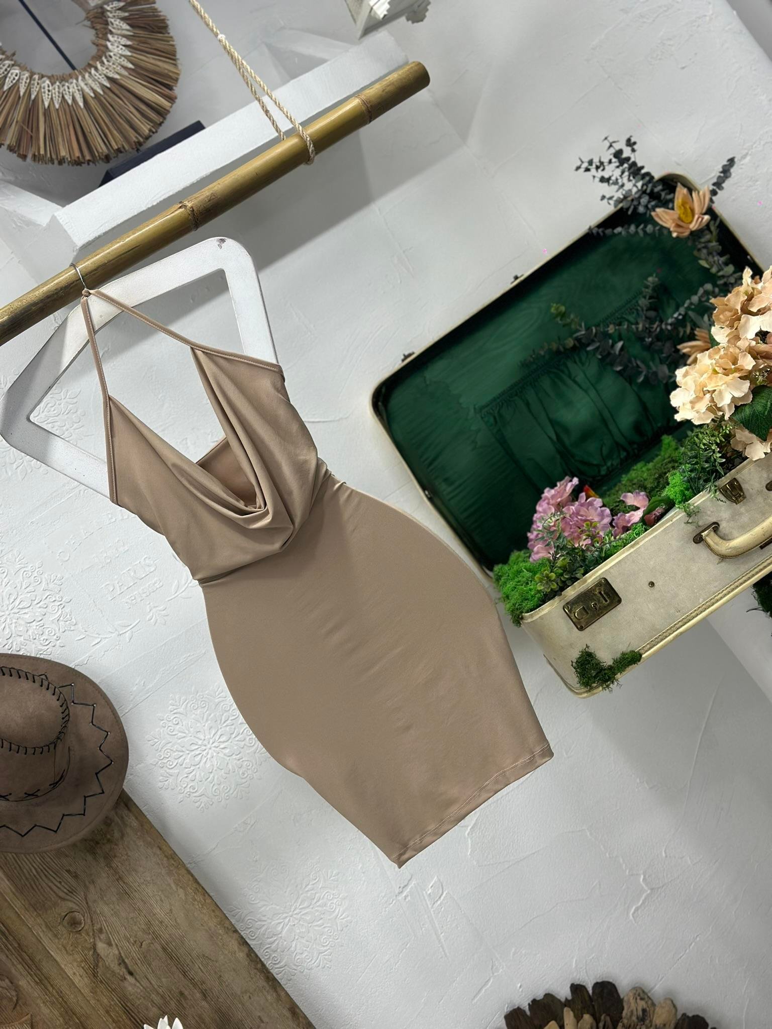 Sandy Kumaş Degaje Yaka Boyundan Bağlamalı Elbise 