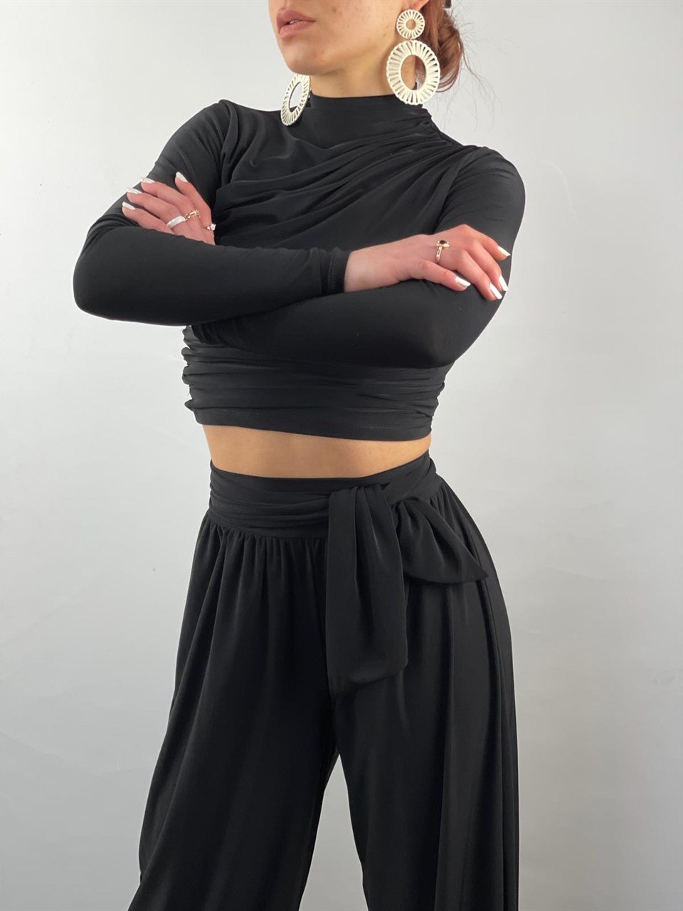 Sandy Kumaş Dik Yaka Drapeli Bluz