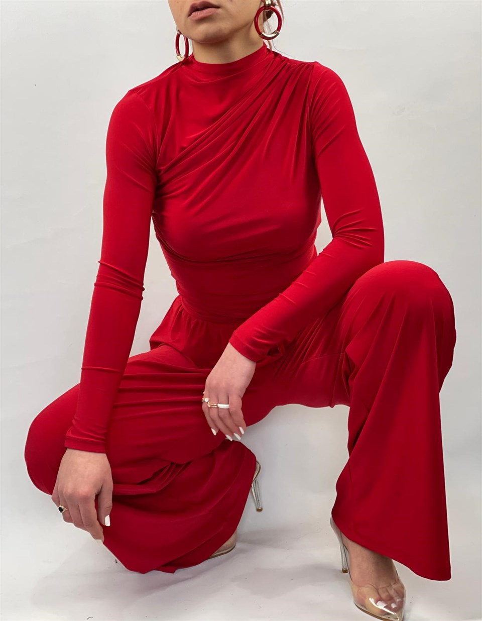 Sandy Kumaş Dik Yaka Drapeli Bluz