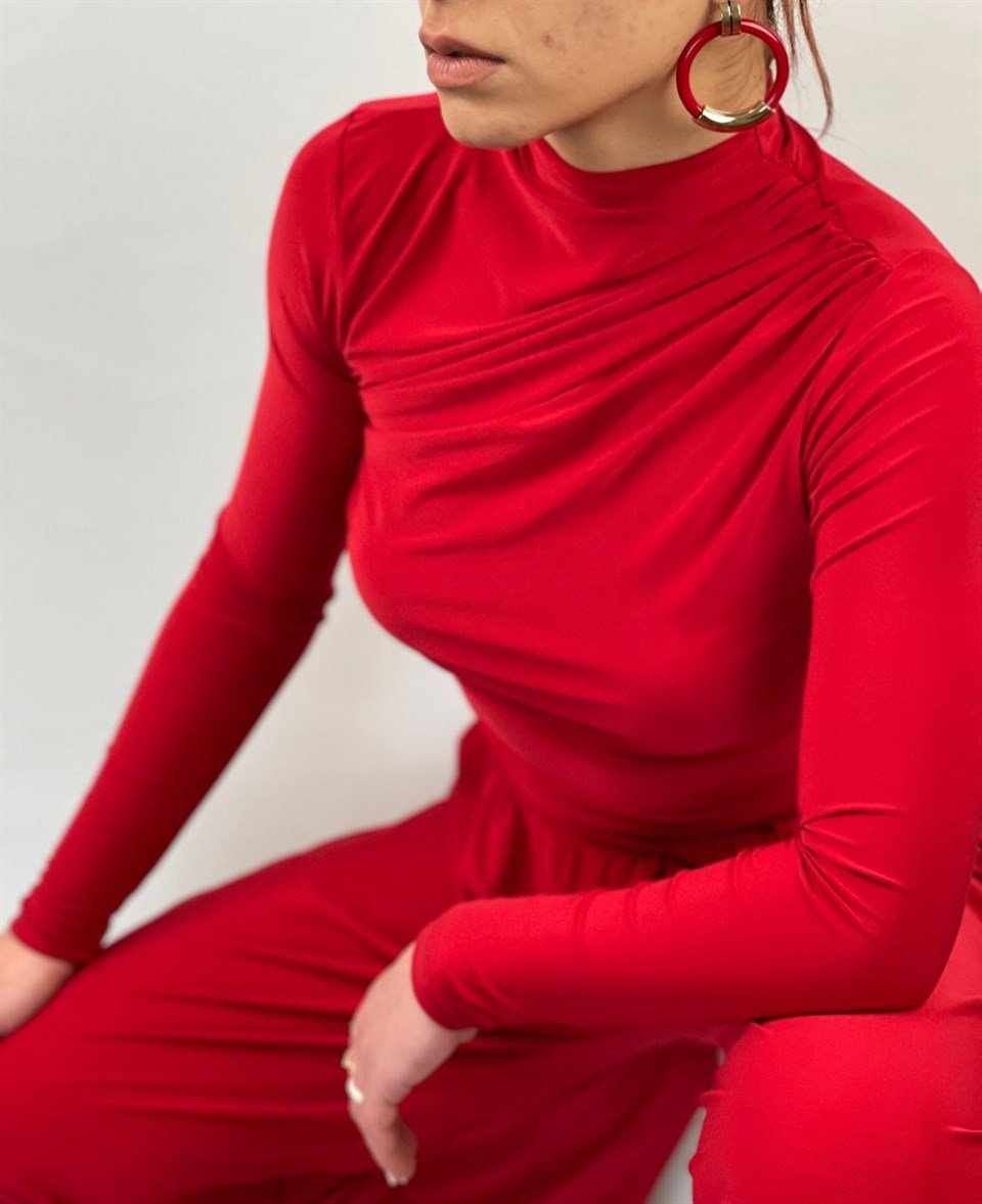 Sandy Kumaş Dik Yaka Drapeli Bluz