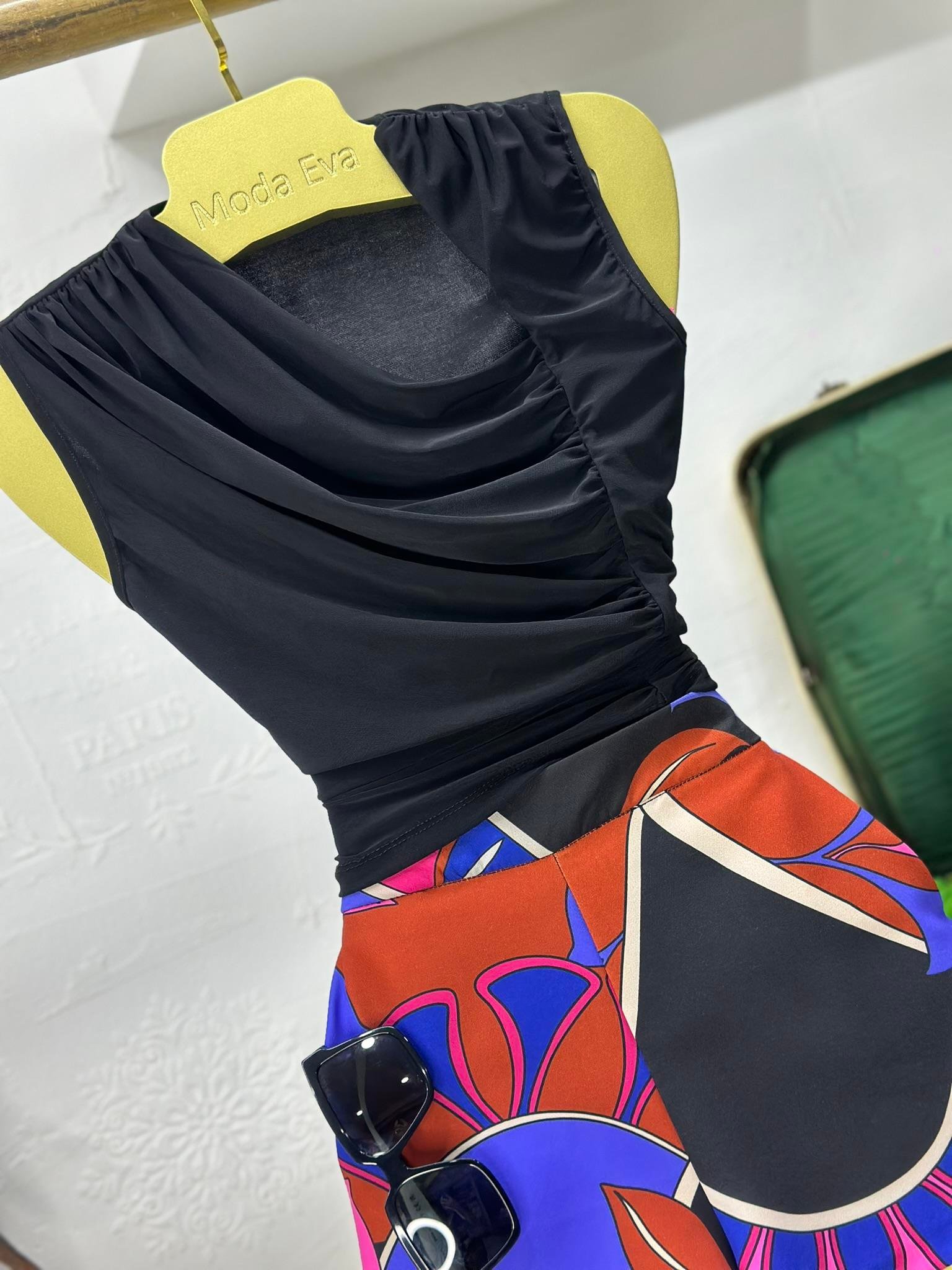 Sandy Kumaş Drape Detaylı Sıfır Kol Tasarım Bluz