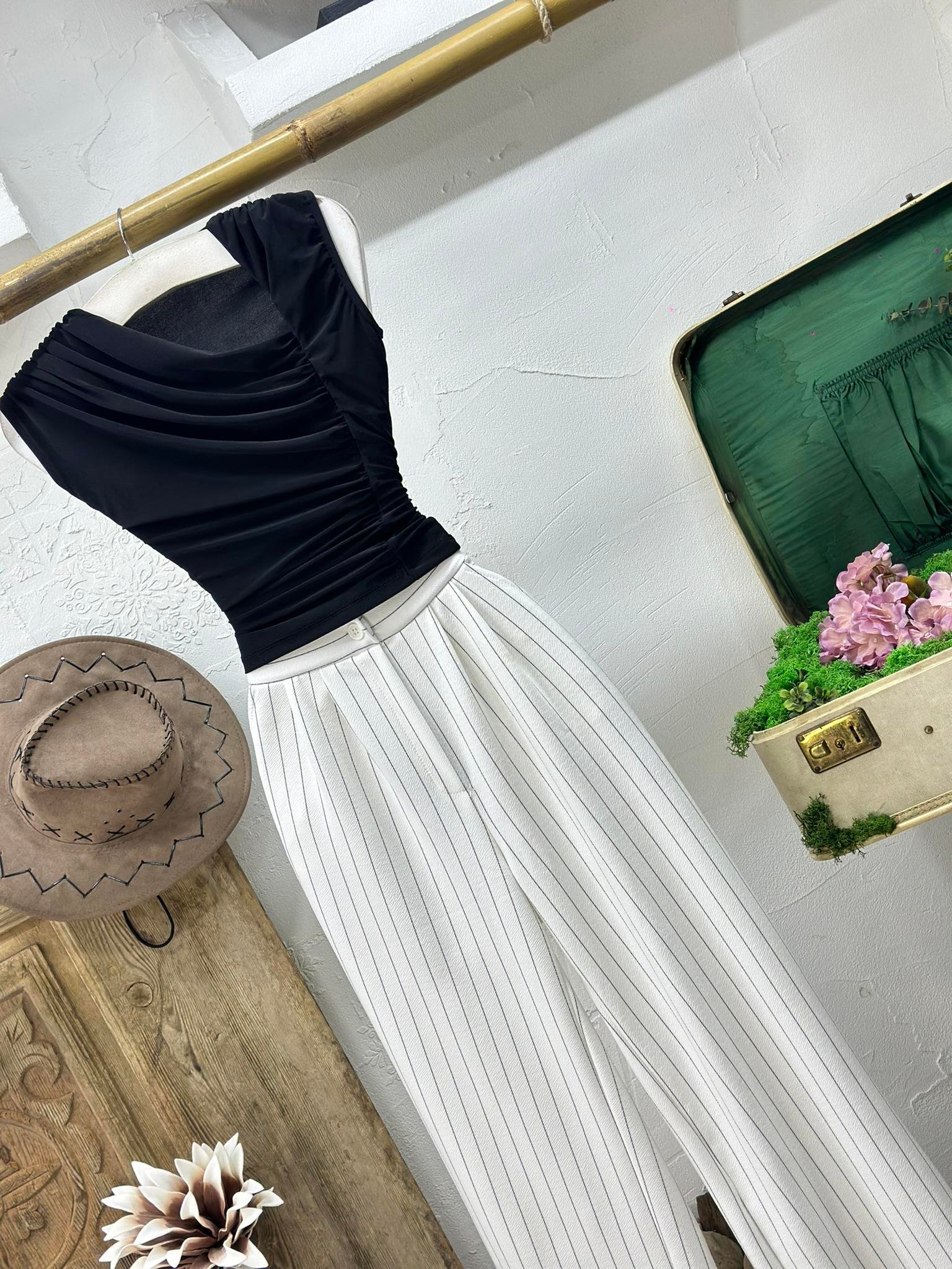 Sandy Kumaş Drape Detaylı Sıfır Kol Tasarım Bluz