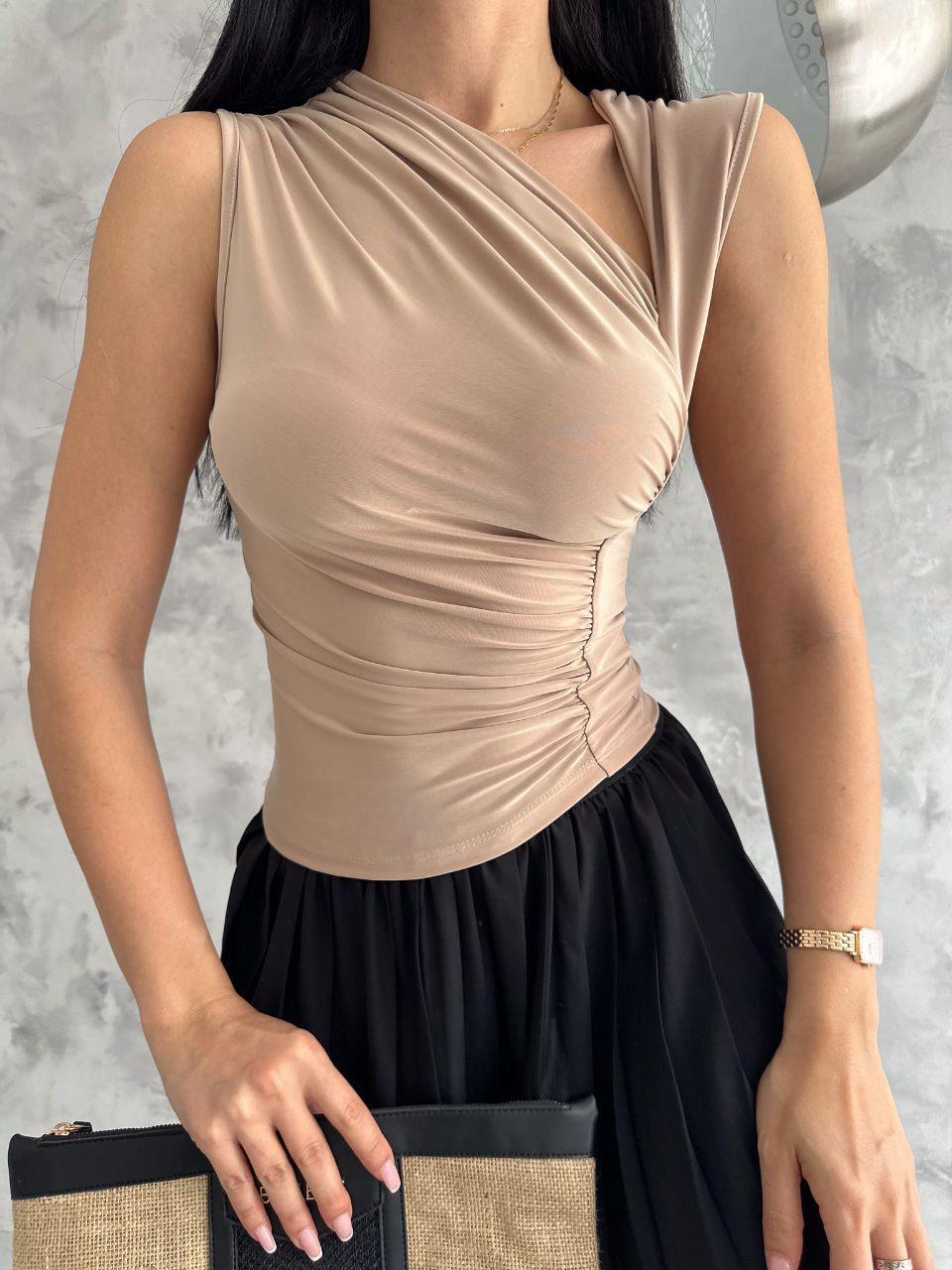 Sandy Kumaş Drape Detaylı Sıfır Kol Tasarım Bluz