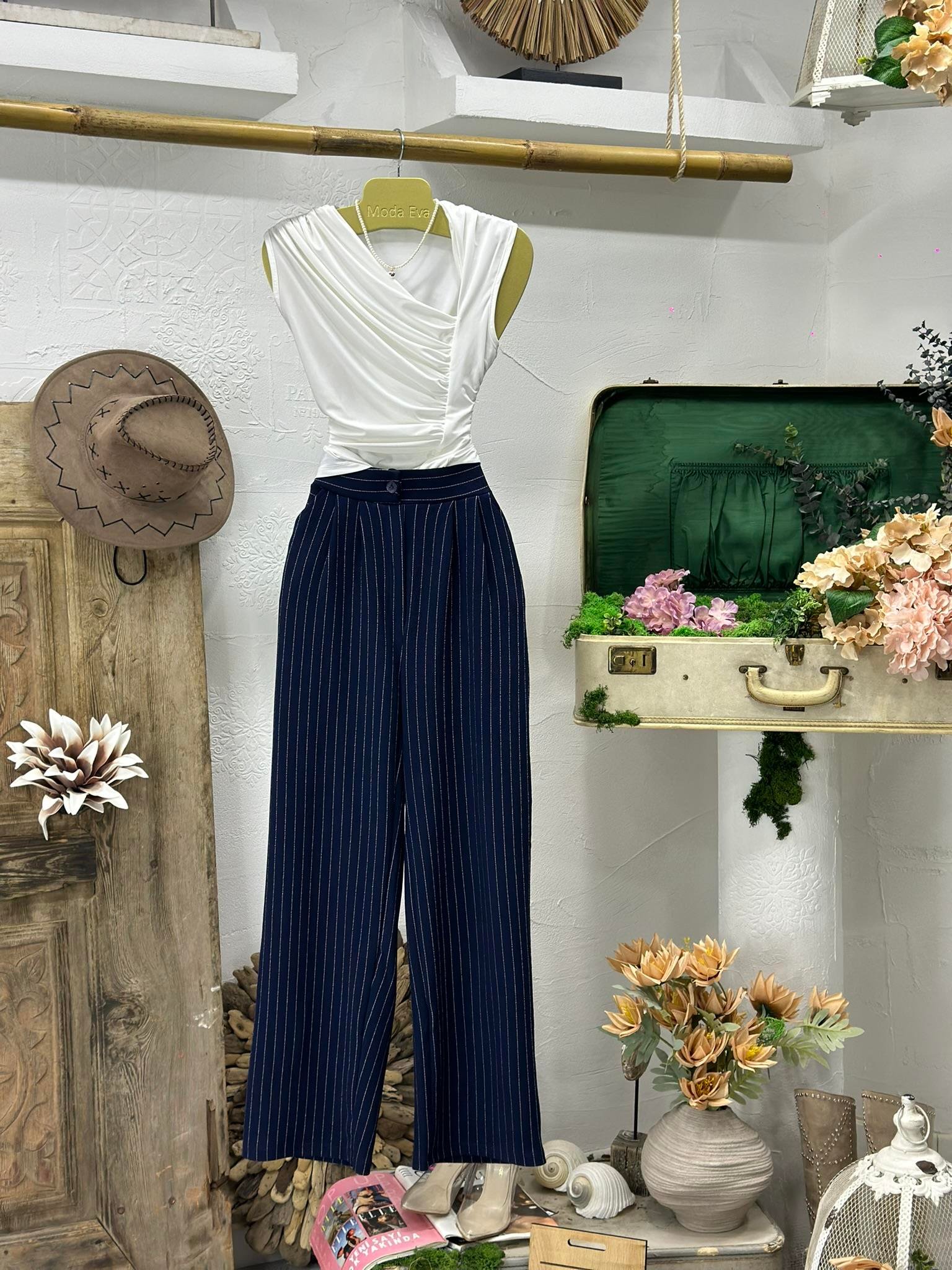 Sandy Kumaş Drape Detaylı Sıfır Kol Tasarım Bluz