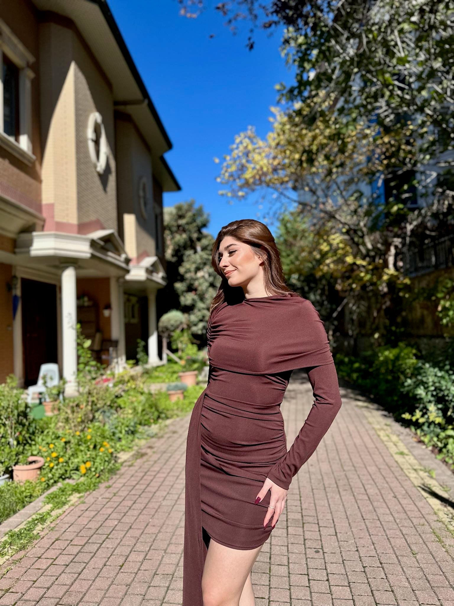 Sandy Kumaş Drapeli Asimetrik Detaylı Elbise Kahverengi