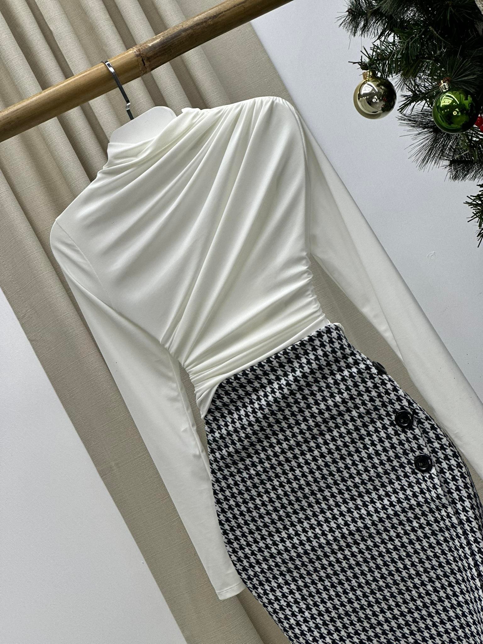 Sandy Kumaş Drapeli Yarım Balıkçı Beyaz Bluz 