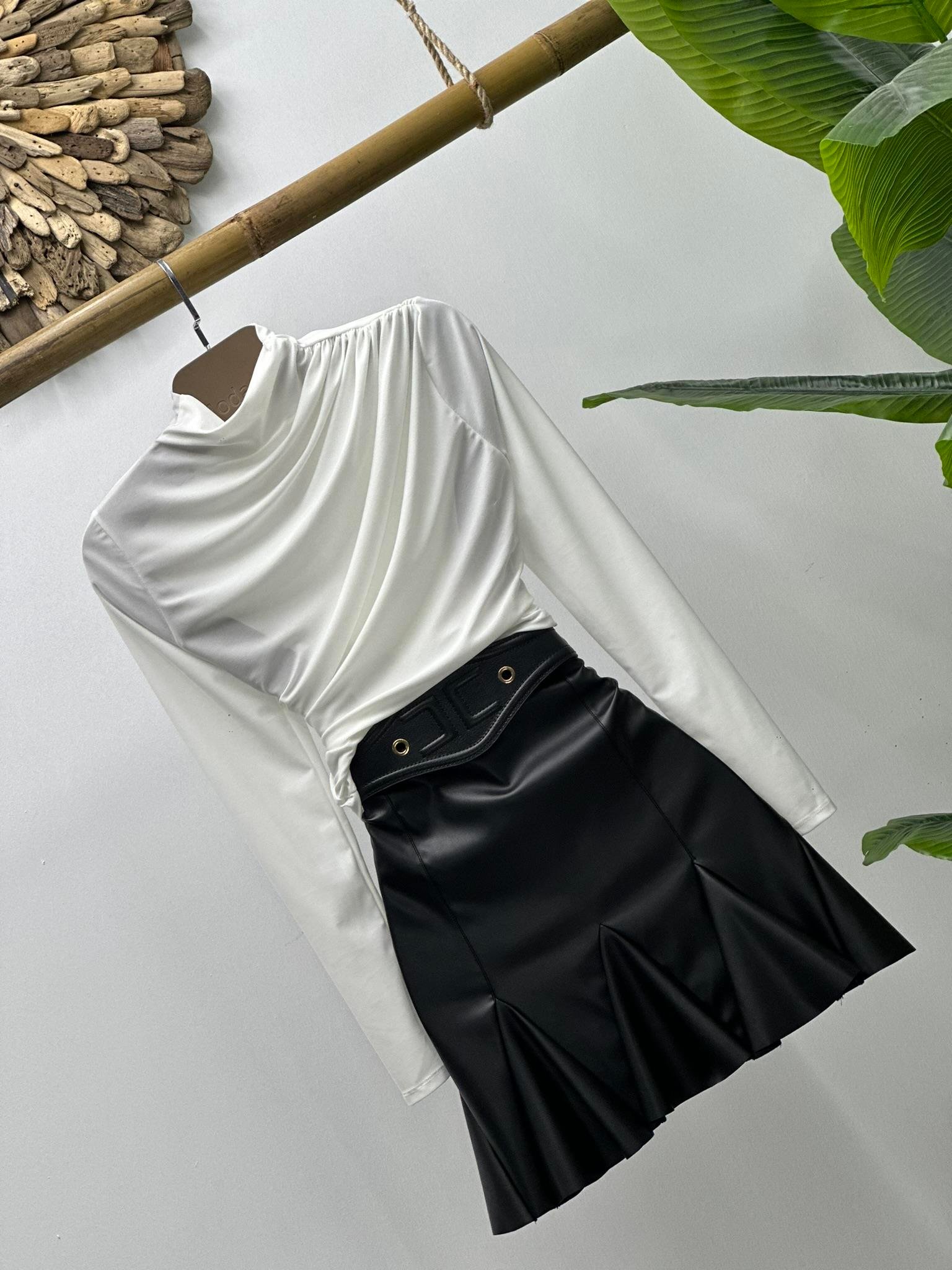 Sandy Kumaş Drapeli Yarım Balıkçı Beyaz Bluz 