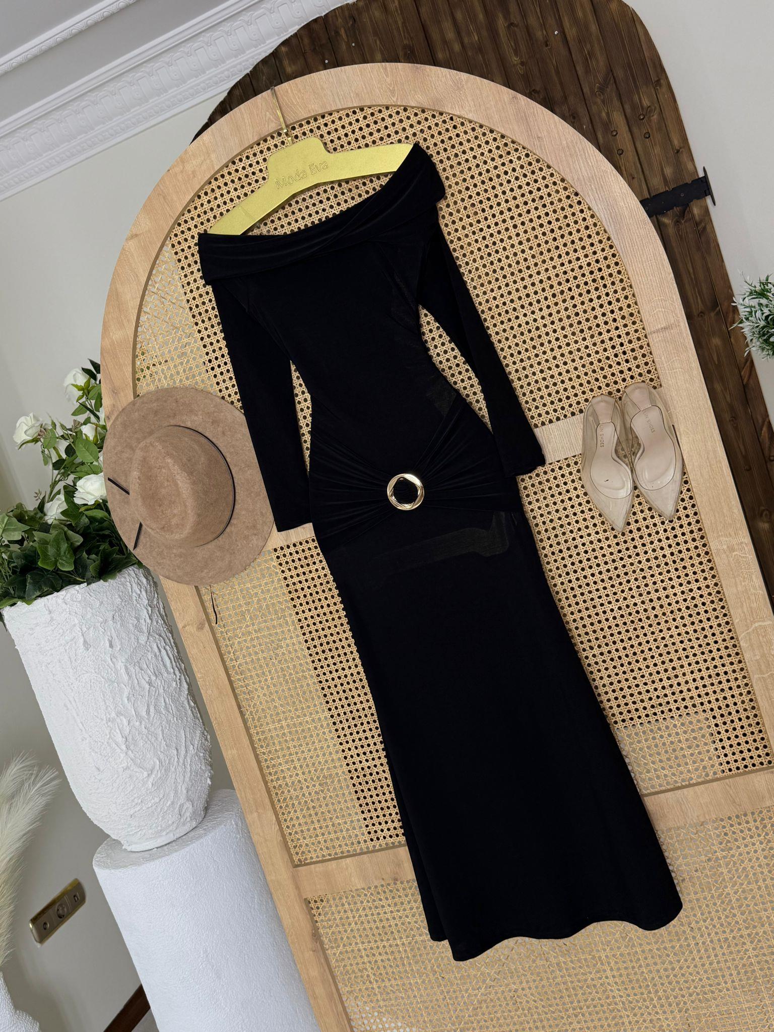 Sandy Kumaş Gold Aksesuar Detaylı Madonna Yaka Midi Boy Elbise Siyah