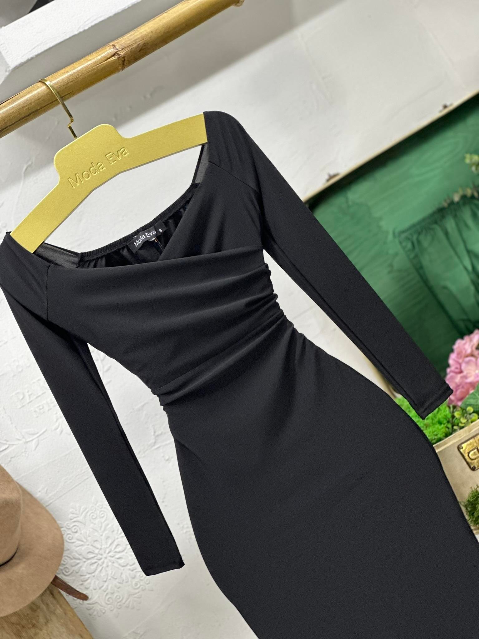 Sandy Kumaş Kalp Yaka Düşük Omuz Uzun Siyah Elbise