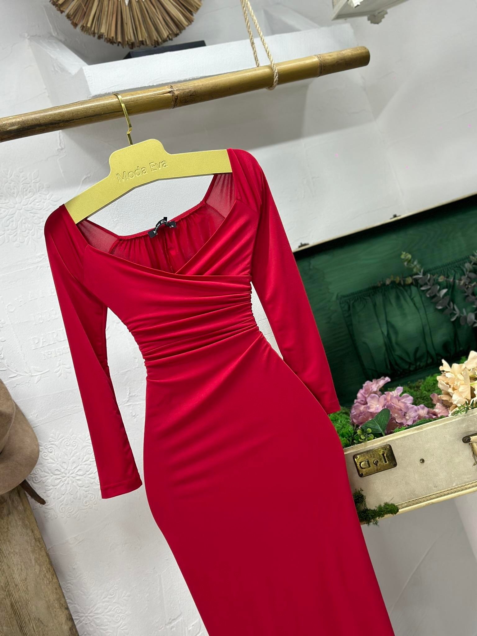 Sandy Kumaş Kalp Yaka Düşük Omuz Uzun Kırmızı  Elbise