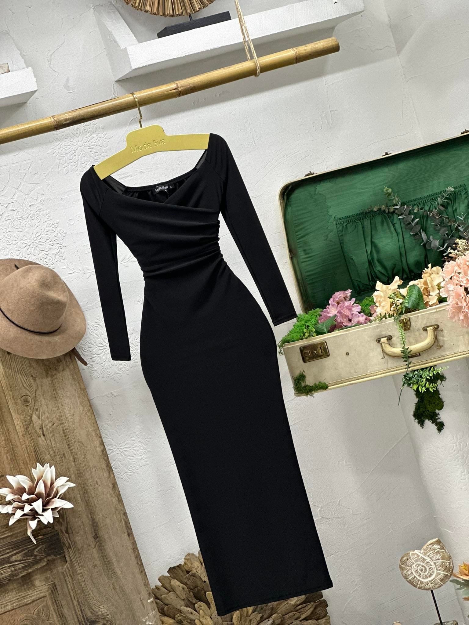 Sandy Kumaş Kalp Yaka Düşük Omuz Uzun Siyah Elbise