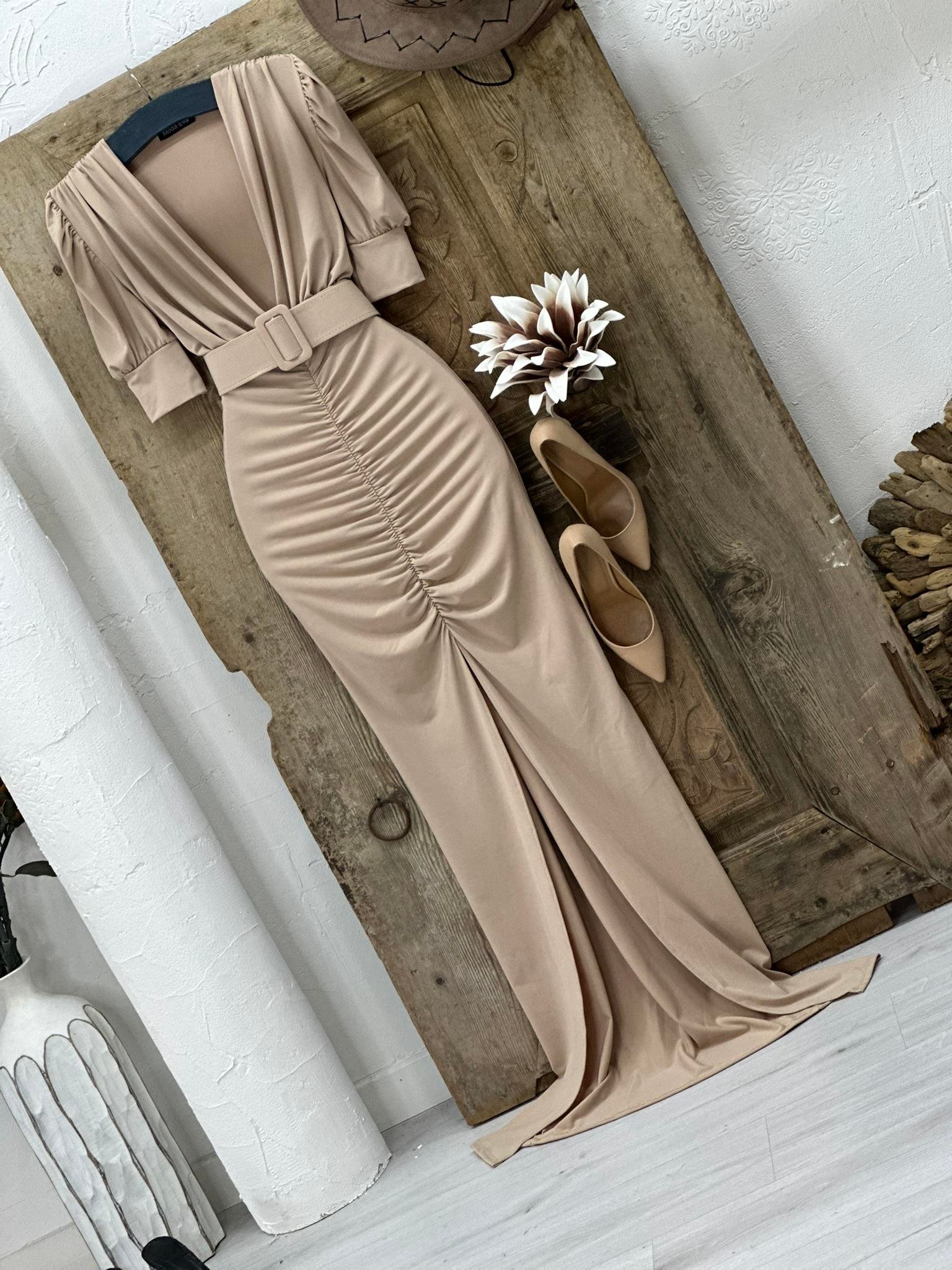 Sandy Kumaş Kaplama Kemerli Drapeli Uzun  Elbise