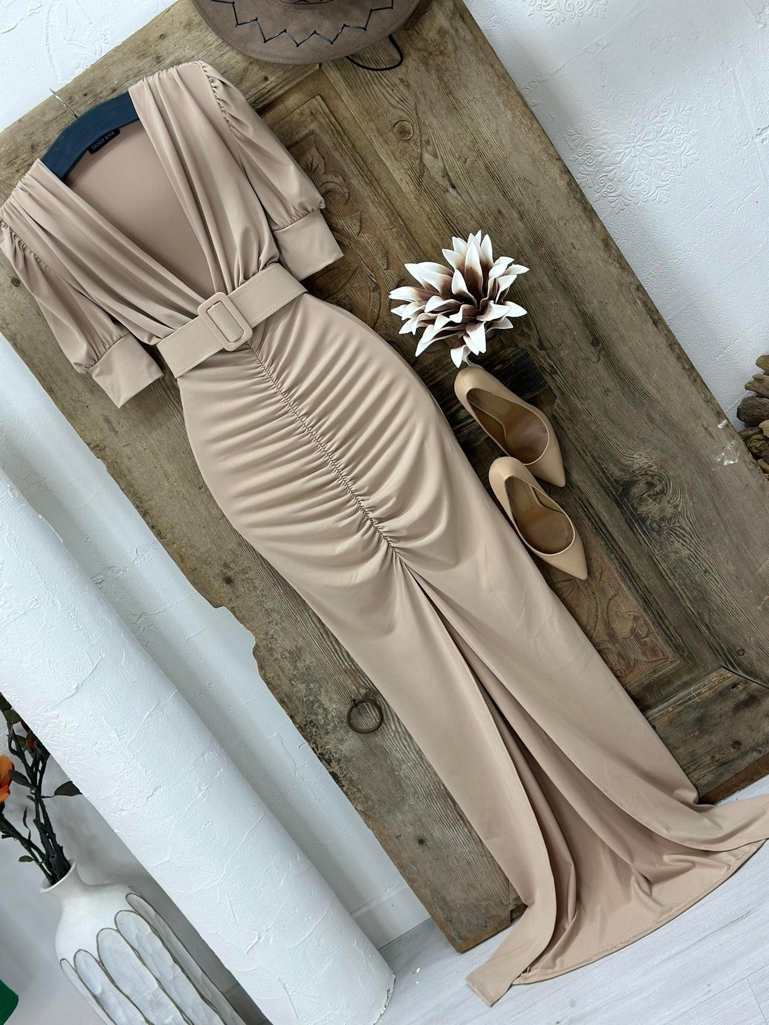 Sandy Kumaş Kaplama Kemerli Drapeli Uzun  Elbise