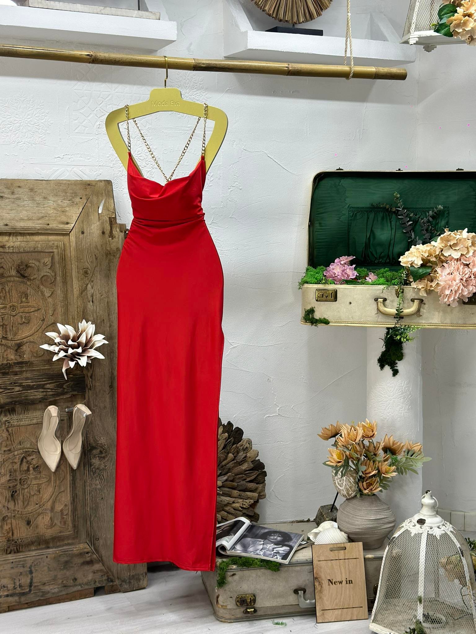 Sandy Kumaş Sırt Zincir Askılı Yırtmaçlı Uzun Elbise