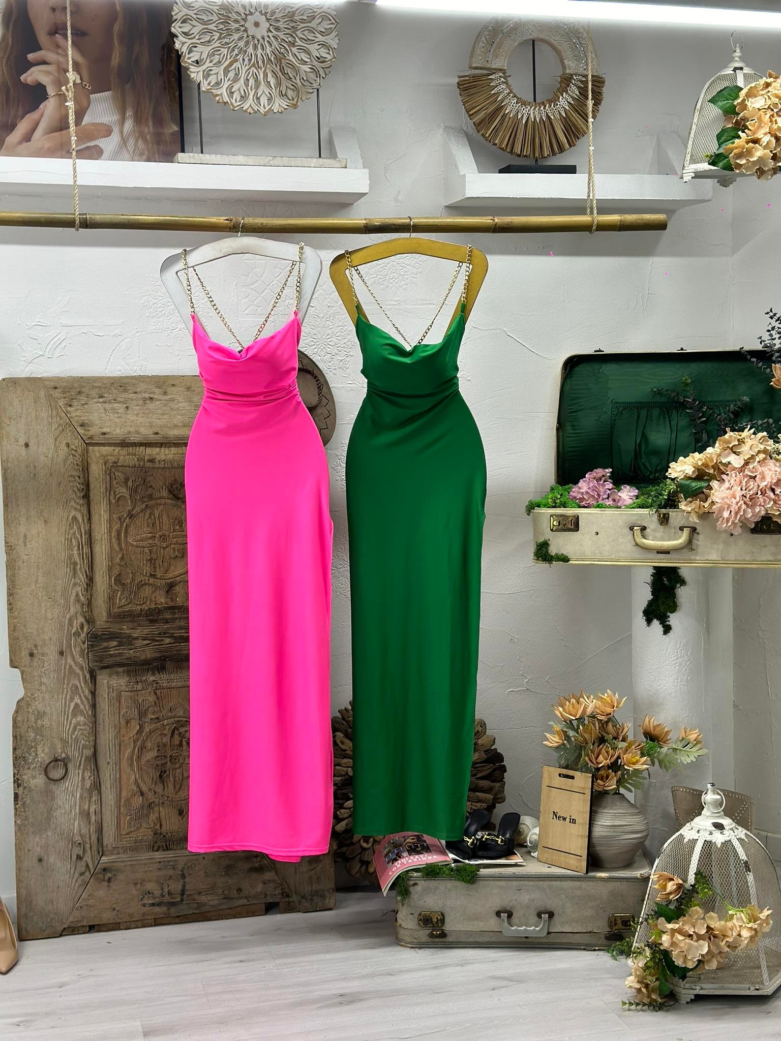 Sandy Kumaş Sırt Zincir Askılı Yırtmaçlı Uzun Elbise