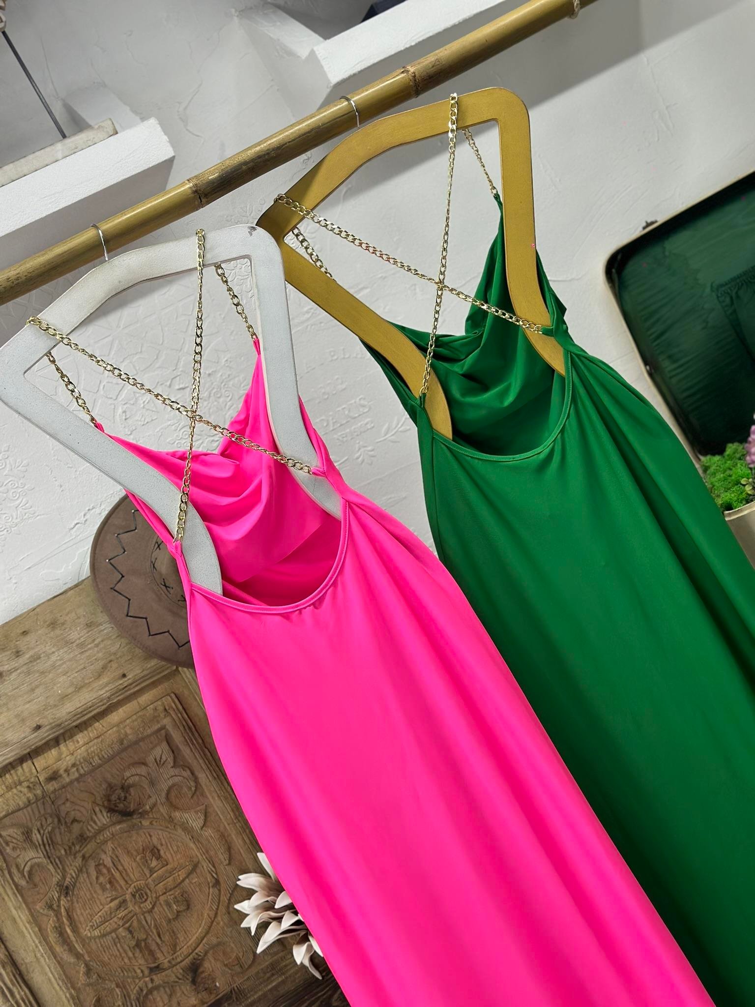 Sandy Kumaş Sırt Zincir Askılı Yırtmaçlı Uzun Elbise