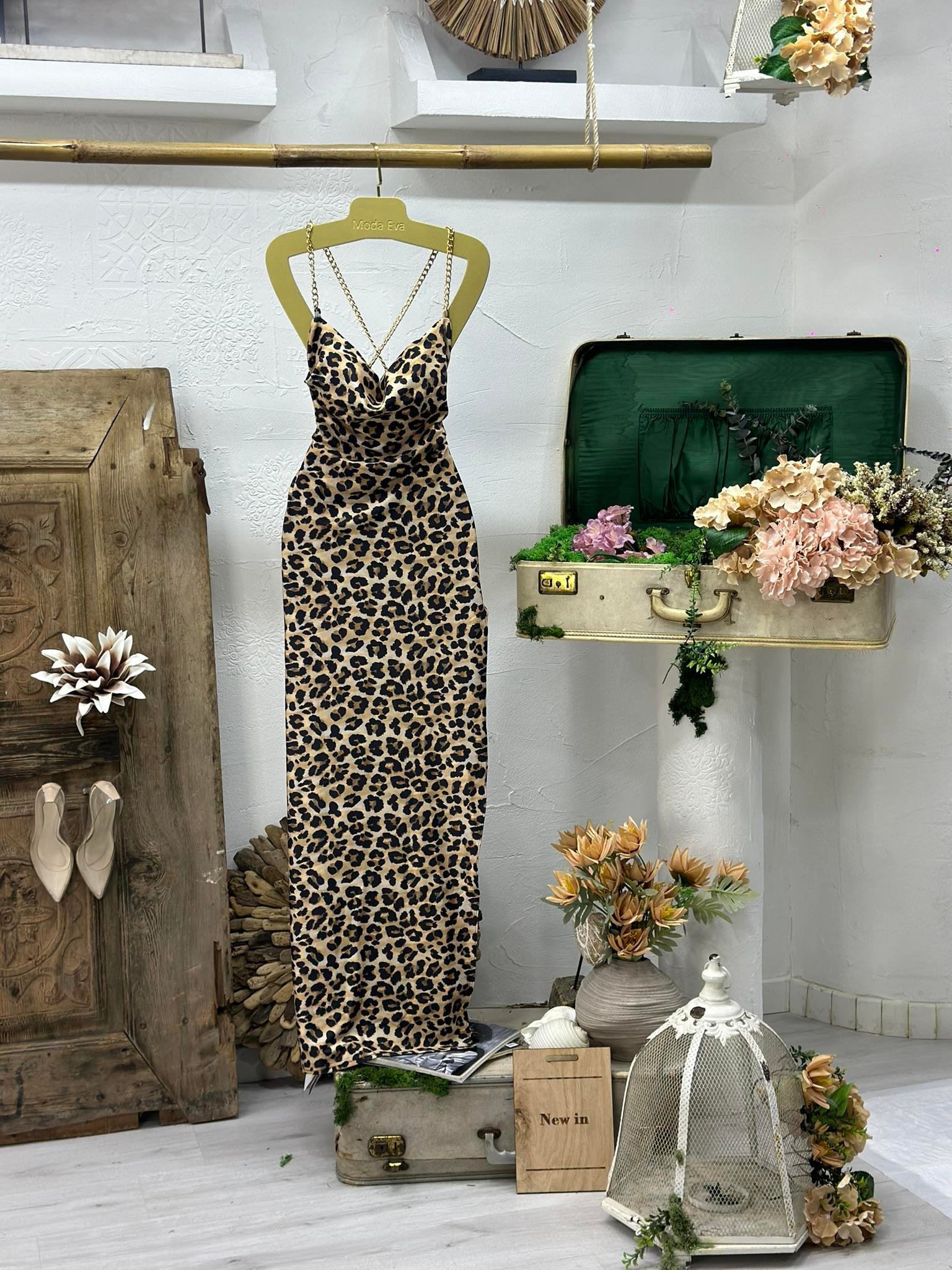 Sandy Kumaş Sırt Zincir Askılı Yırtmaçlı Uzun Elbise