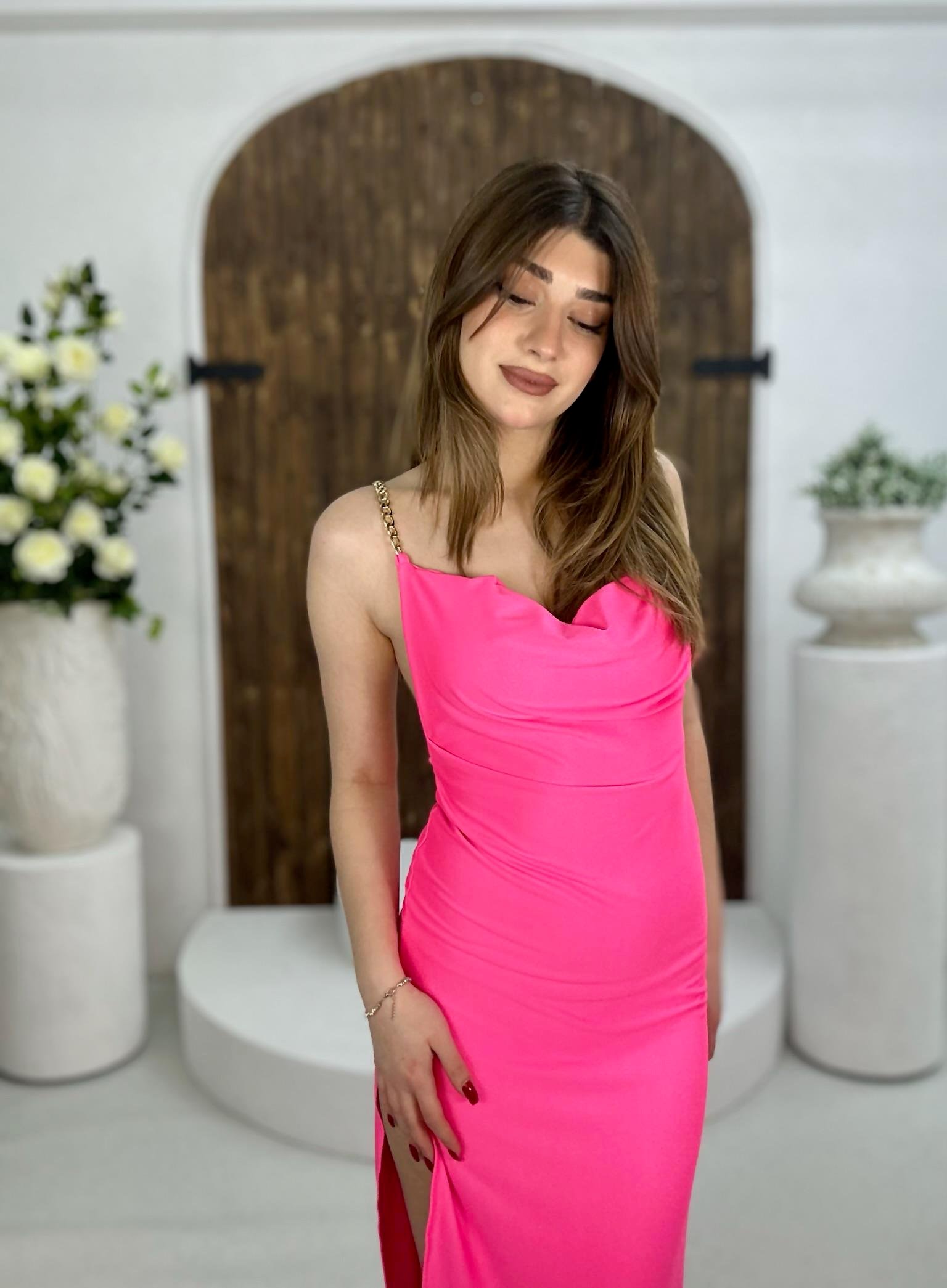 Sandy Kumaş Sırt Zincir Askılı Yırtmaçlı Uzun Elbise