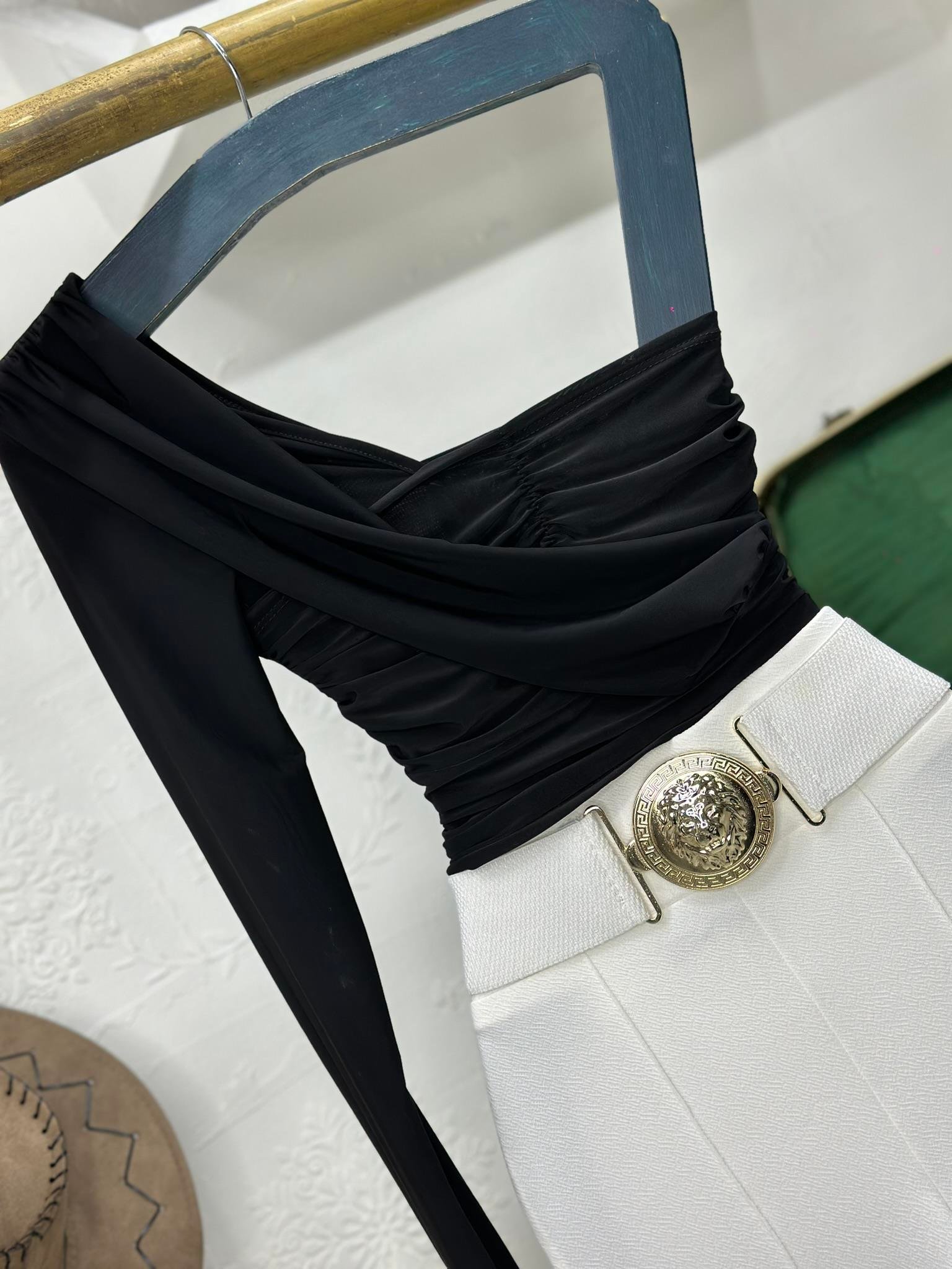 Sandy Kumaş Tek Kol Tasarım Bluz