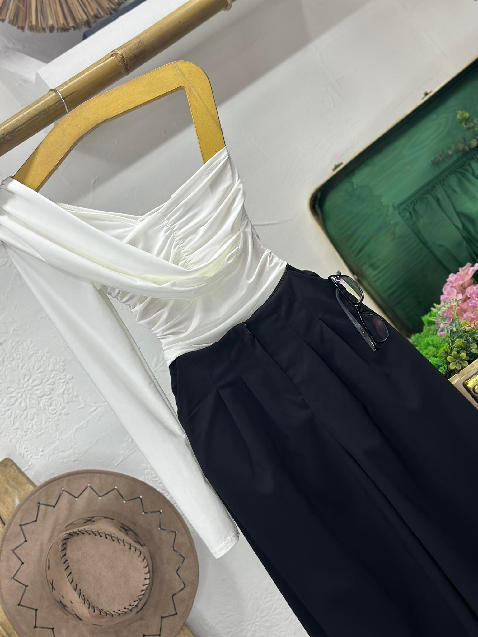 Sandy Kumaş Tek Kol Tasarım Bluz