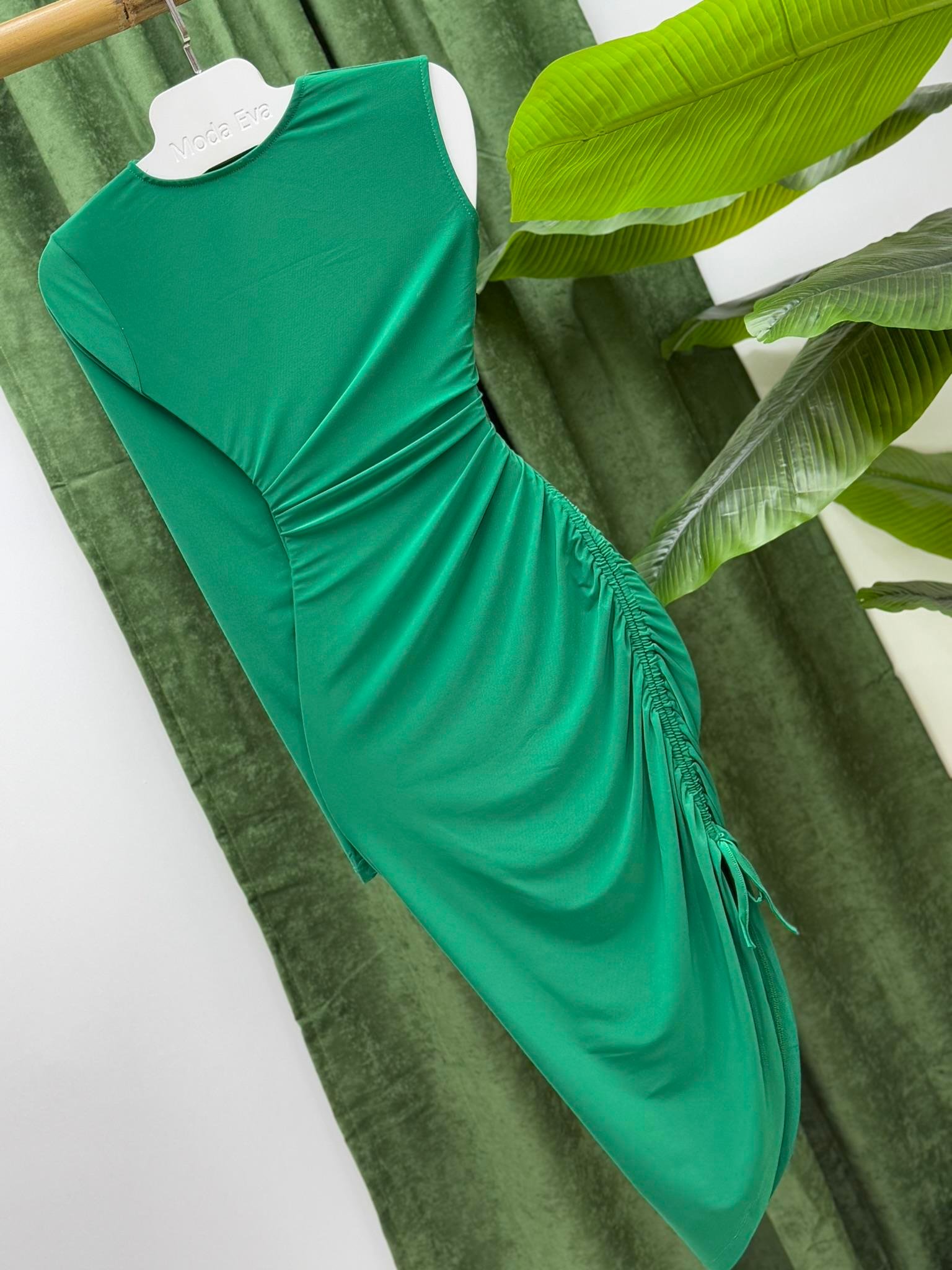 Sandy Kumaş Tek Kol Yan Asansör Büzgülü Elbise