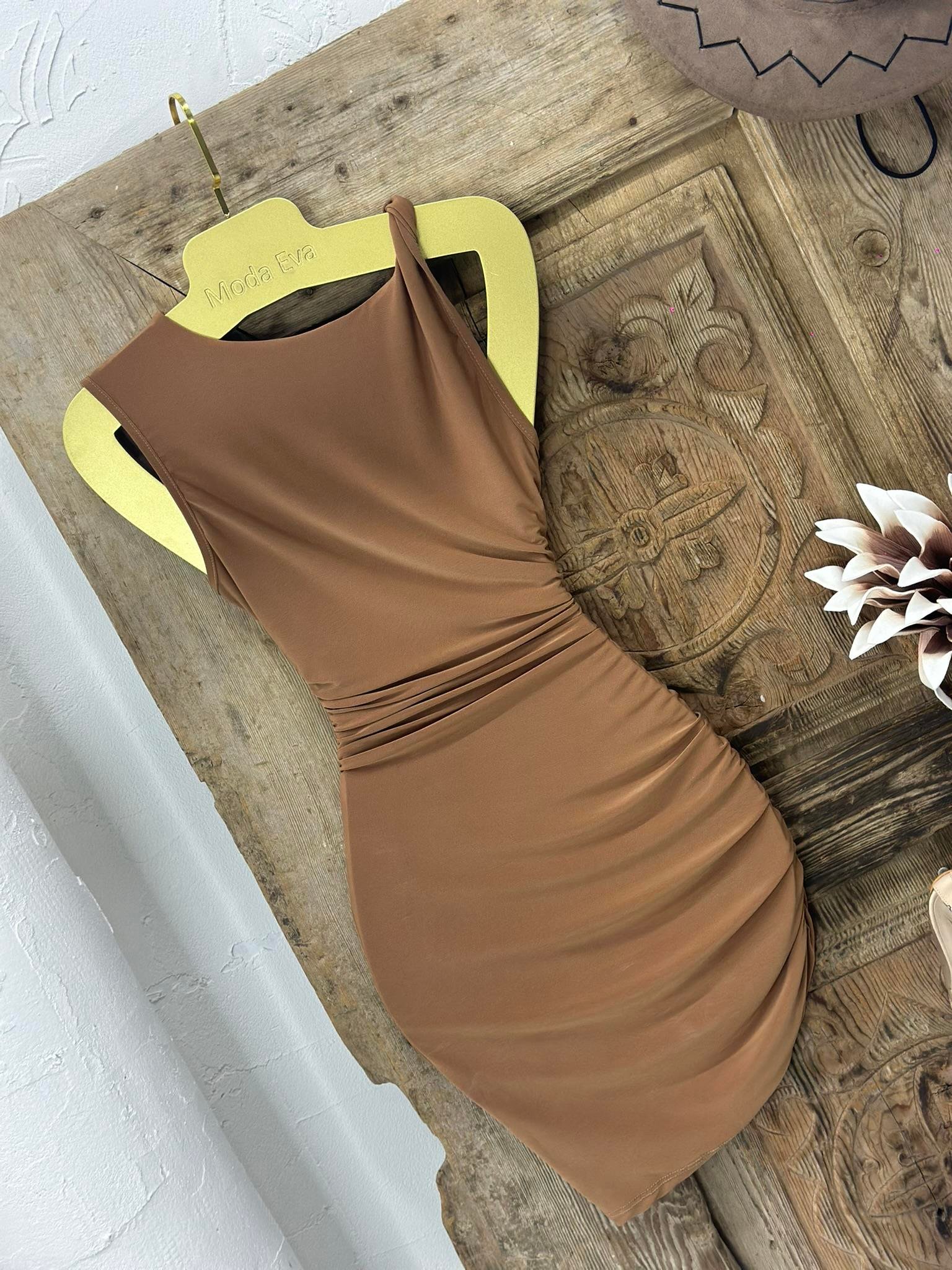 Sandy Kumaş Tek Omuz Askı Detaylı Elbise