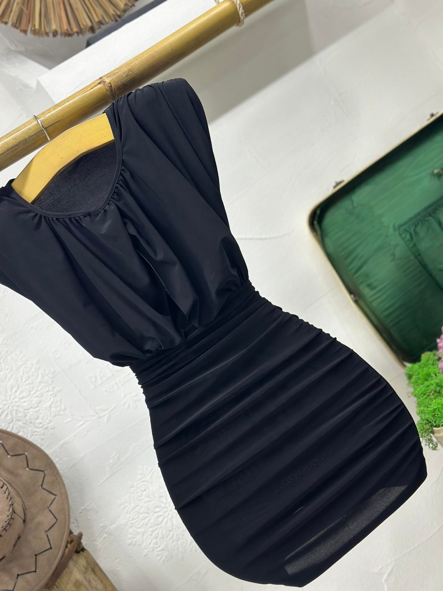 Sandy Kumaş Vatkalı Drape Detay Tasarım Elbise