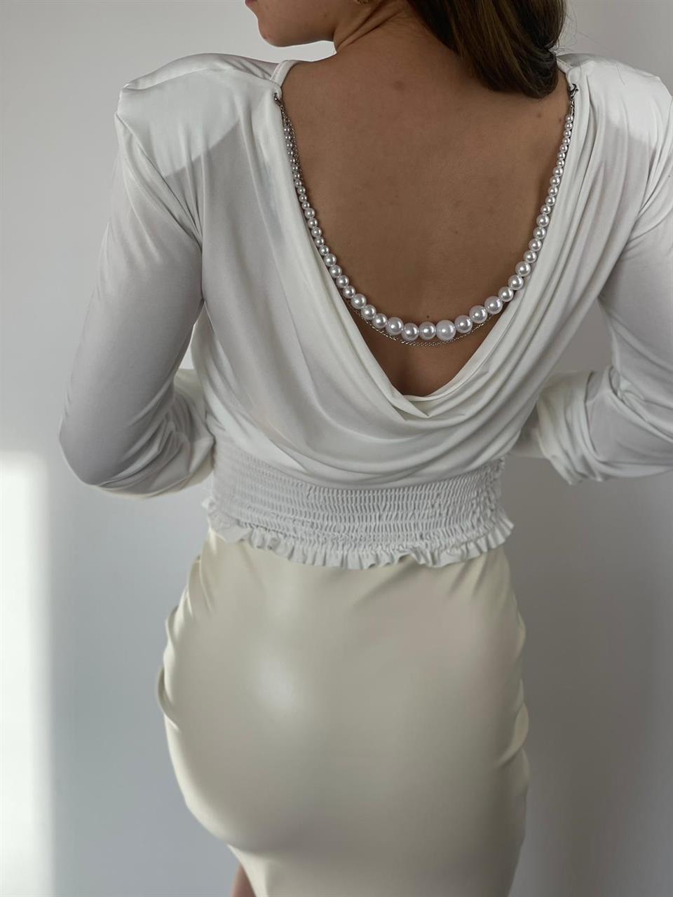 Sandy Kumaş Vatkalı Sırt İnci ve Zincir Detay Beli Gipeli Bluz