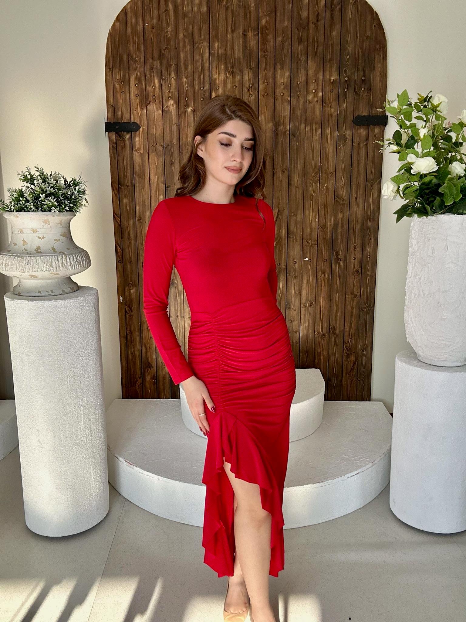 Sandy Kumaş Volan Detay Drapeli Kırmızı Uzun Elbise