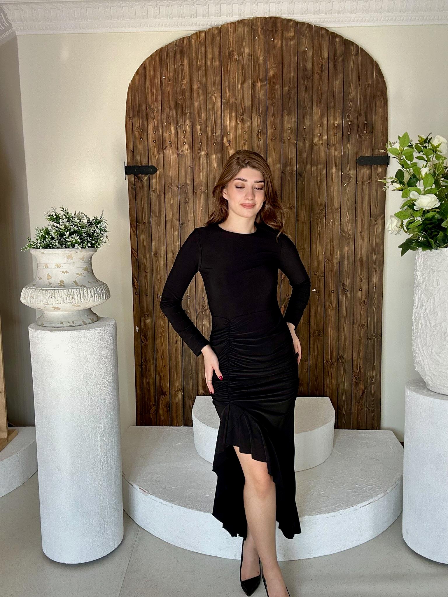 Sandy Kumaş Volan Detay Drapeli Siyah Uzun Elbise