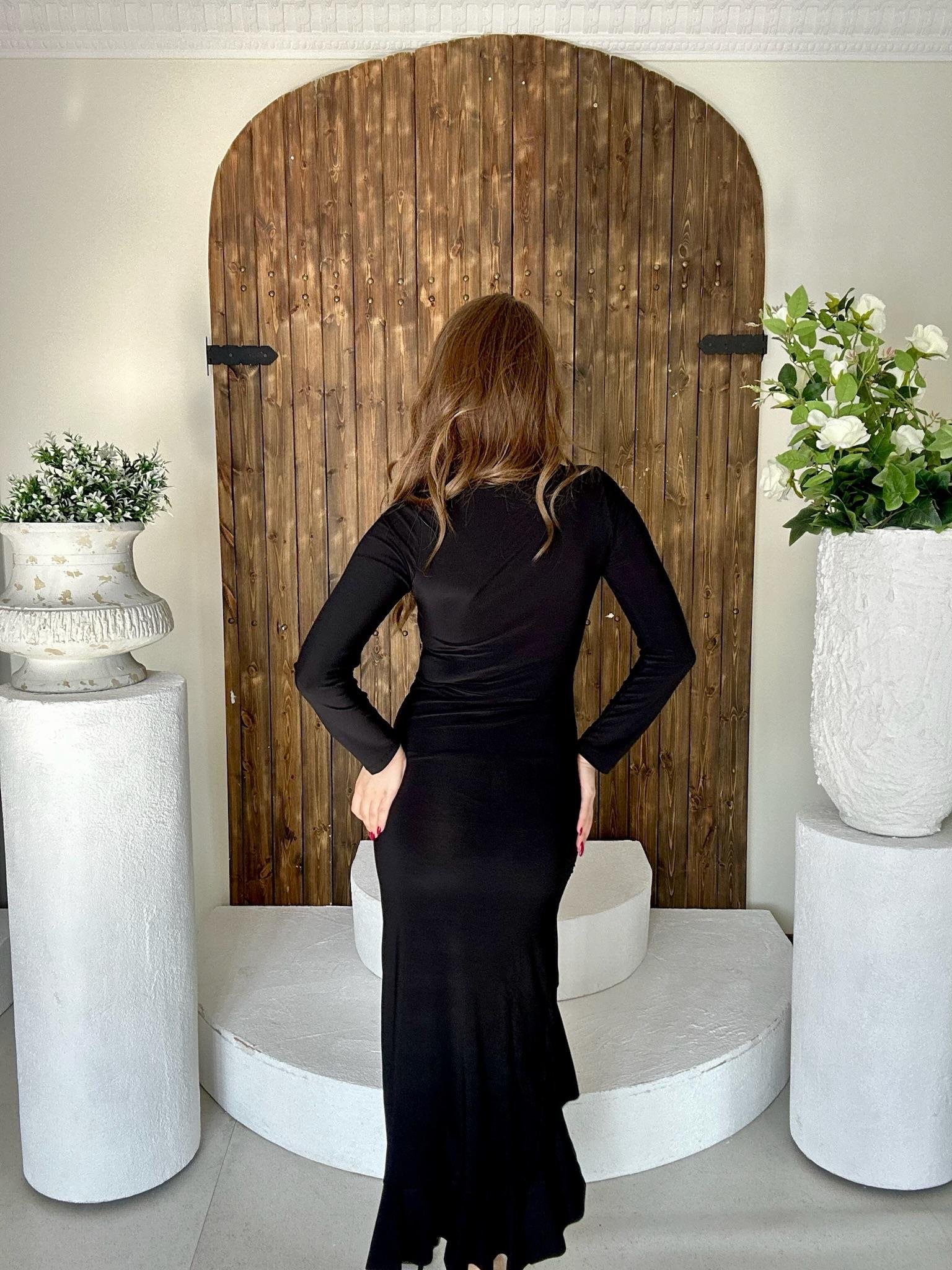 Sandy Kumaş Volan Detay Drapeli Siyah Uzun Elbise