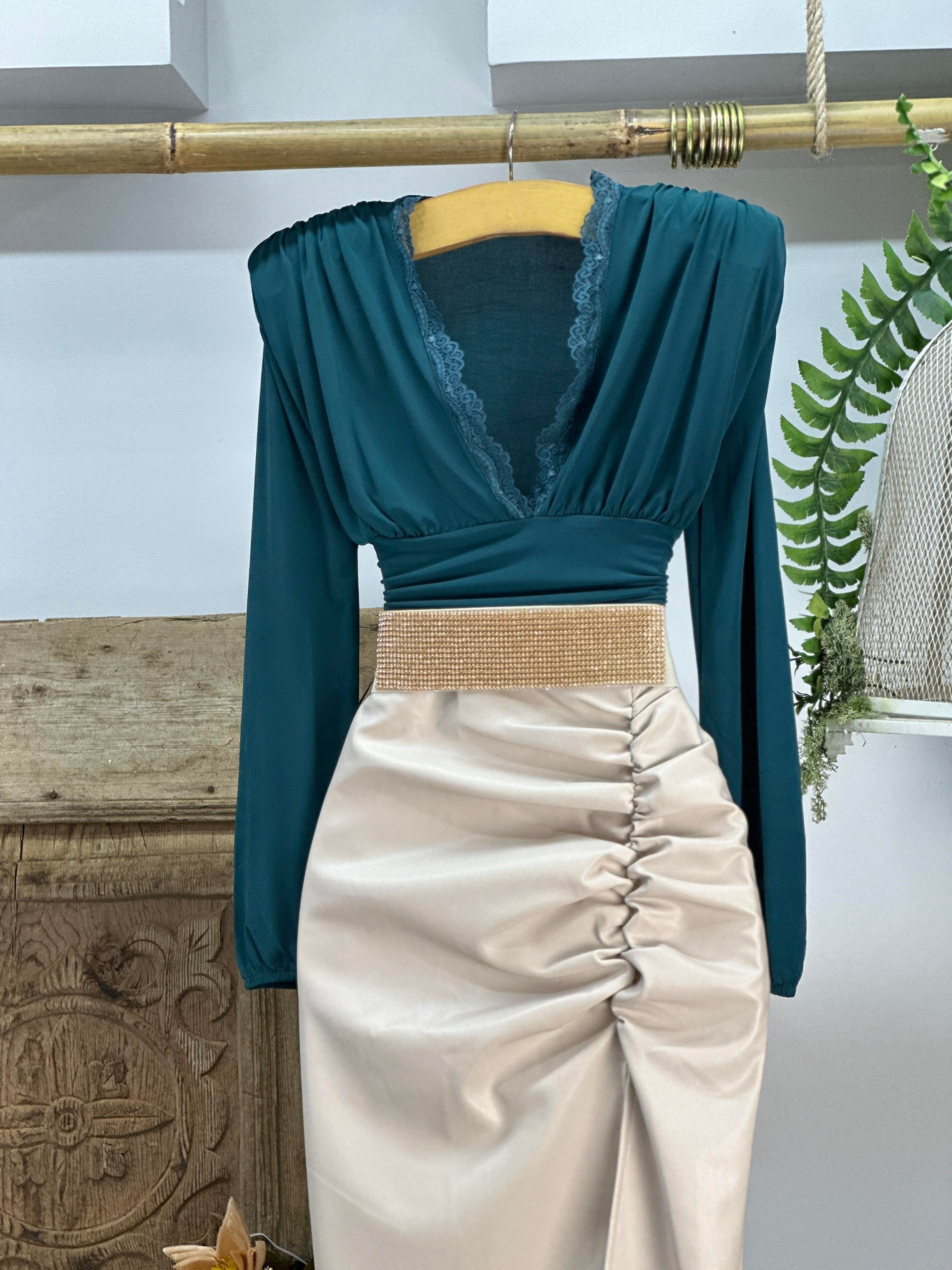 Sandy Kumaş Yakası Dantelli Vatkalı Tasarım Bluz