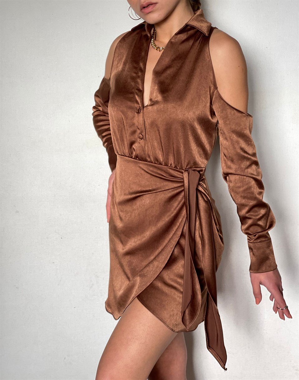 Saten Kumaş Eteği Bağlamalı Omuz Dekolteli Elbise