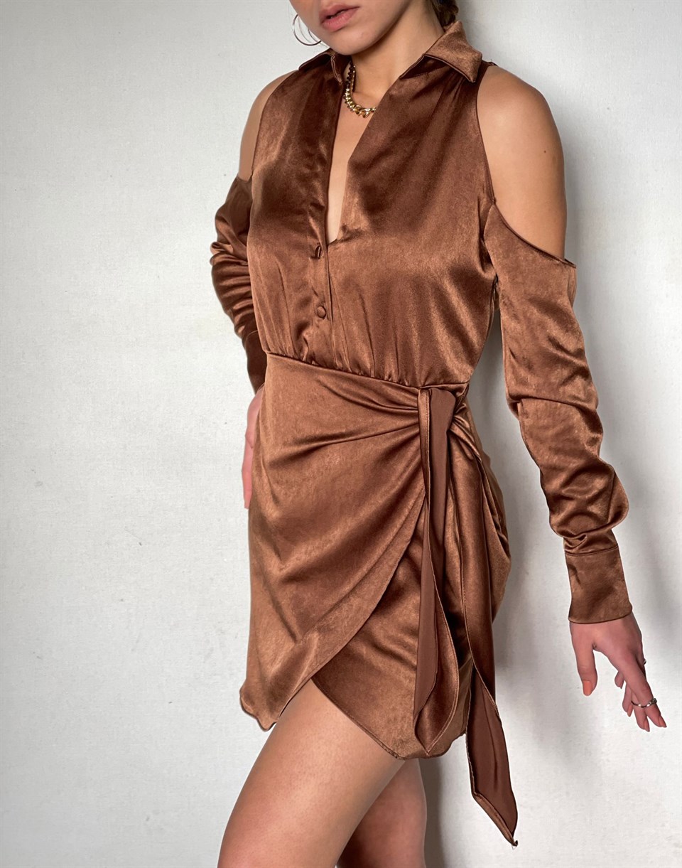 Saten Kumaş Eteği Bağlamalı Omuz Dekolteli Elbise