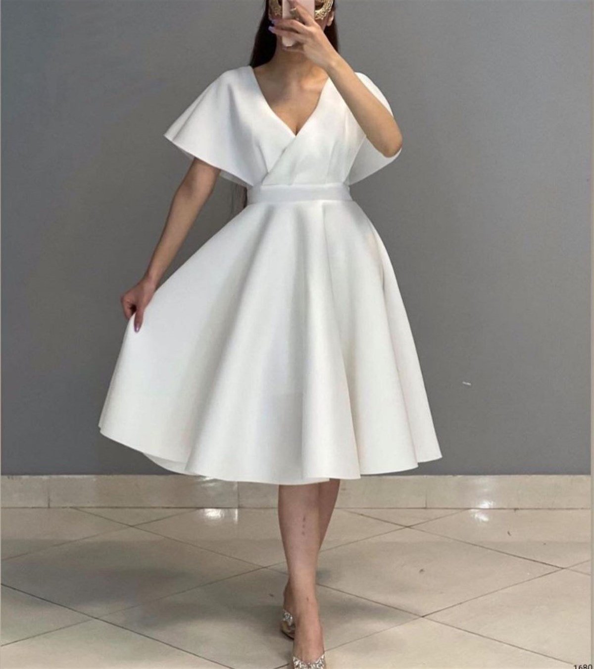 SCUBA CREP KUMAŞ DÜŞÜK OMUZ KUŞAKLI MİDİ BOY ELBİSE