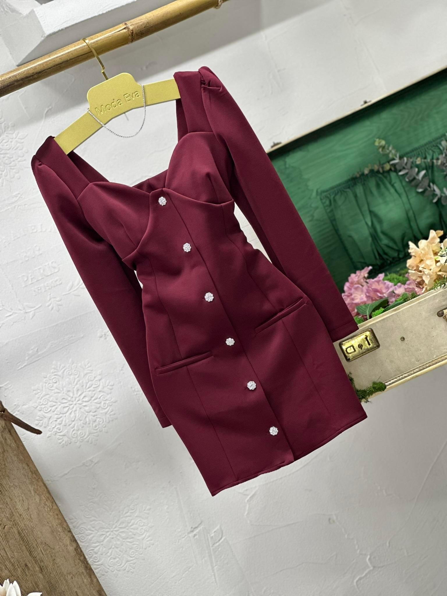 Scuba Crep Kumaş Kalp Yaka Taş Düğmeli Bordo Elbise