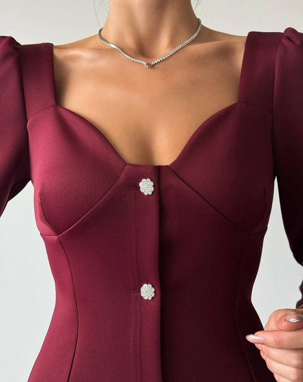 Scuba Crep Kumaş Kalp Yaka Taş Düğmeli Bordo Elbise