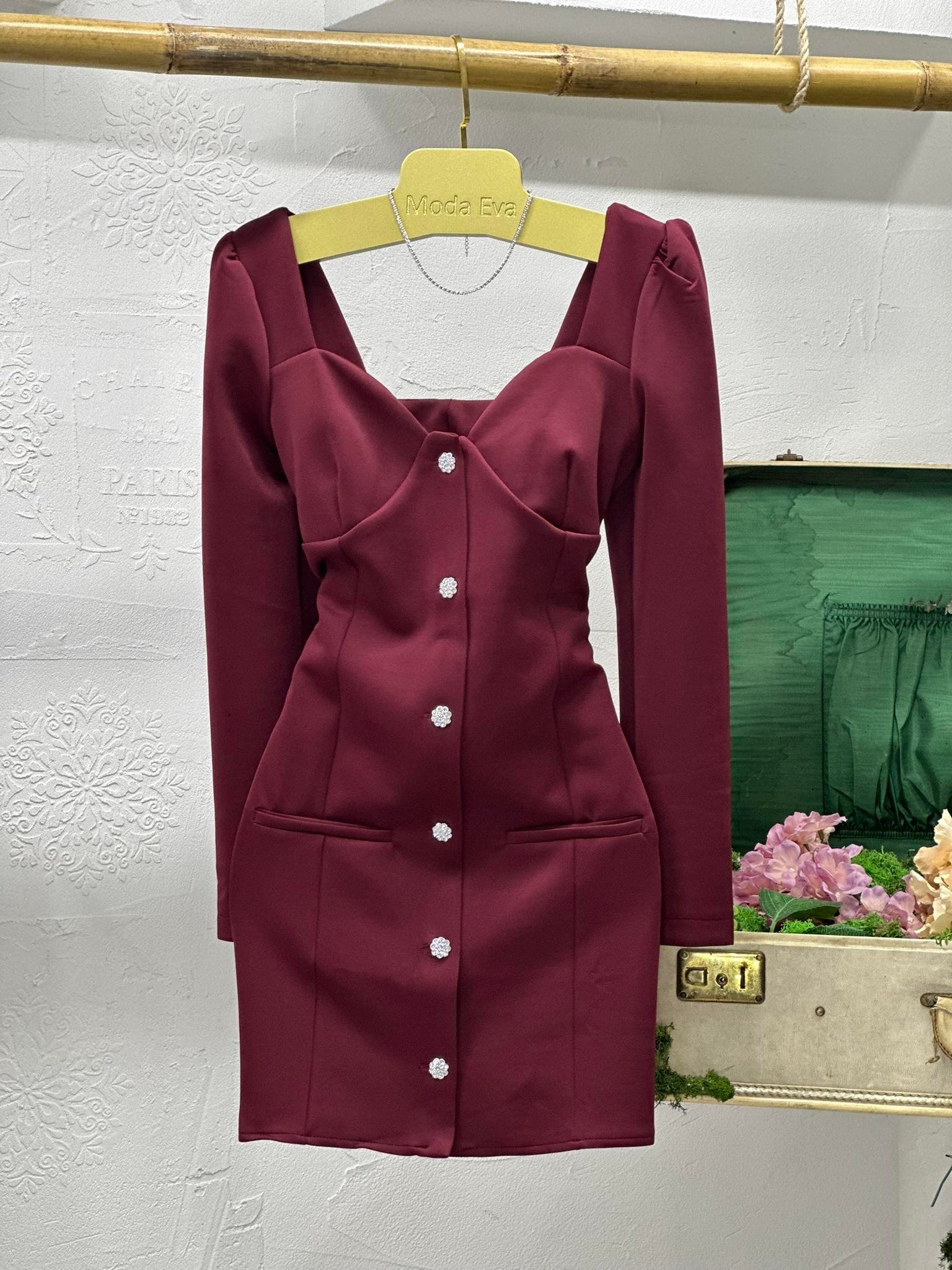 Scuba Crep Kumaş Kalp Yaka Taş Düğmeli Bordo Elbise