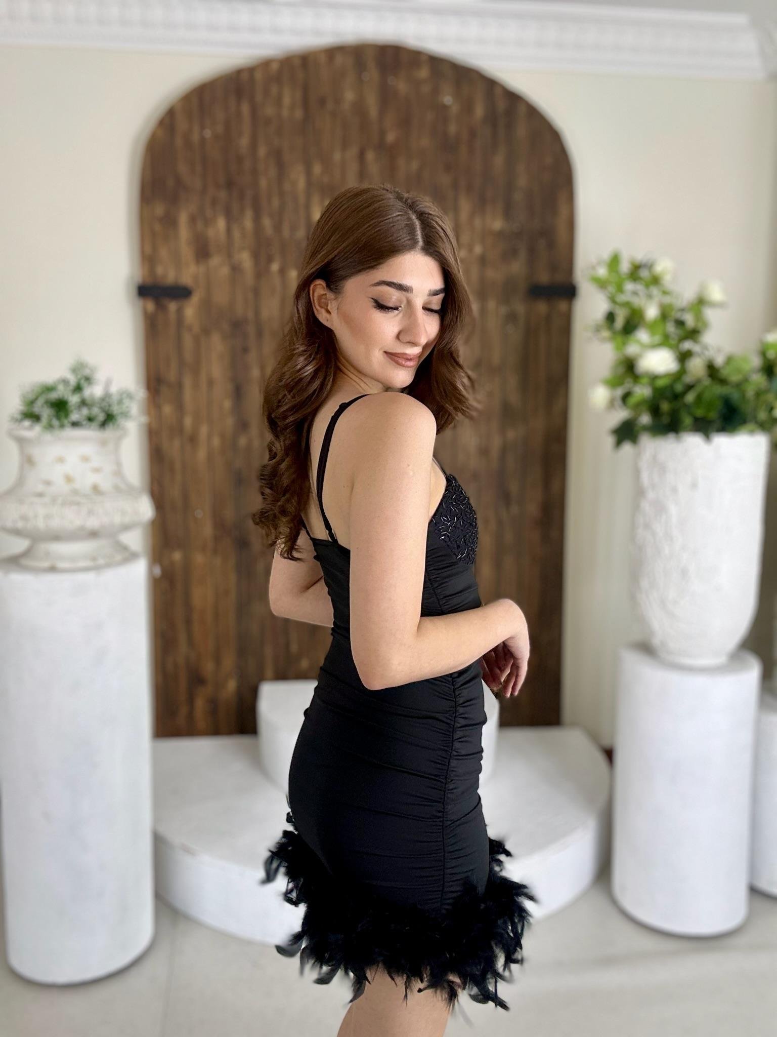 Scuba Kumaş Boncuk Payetli Otrişli Tasarım Mini Elbise Siyah