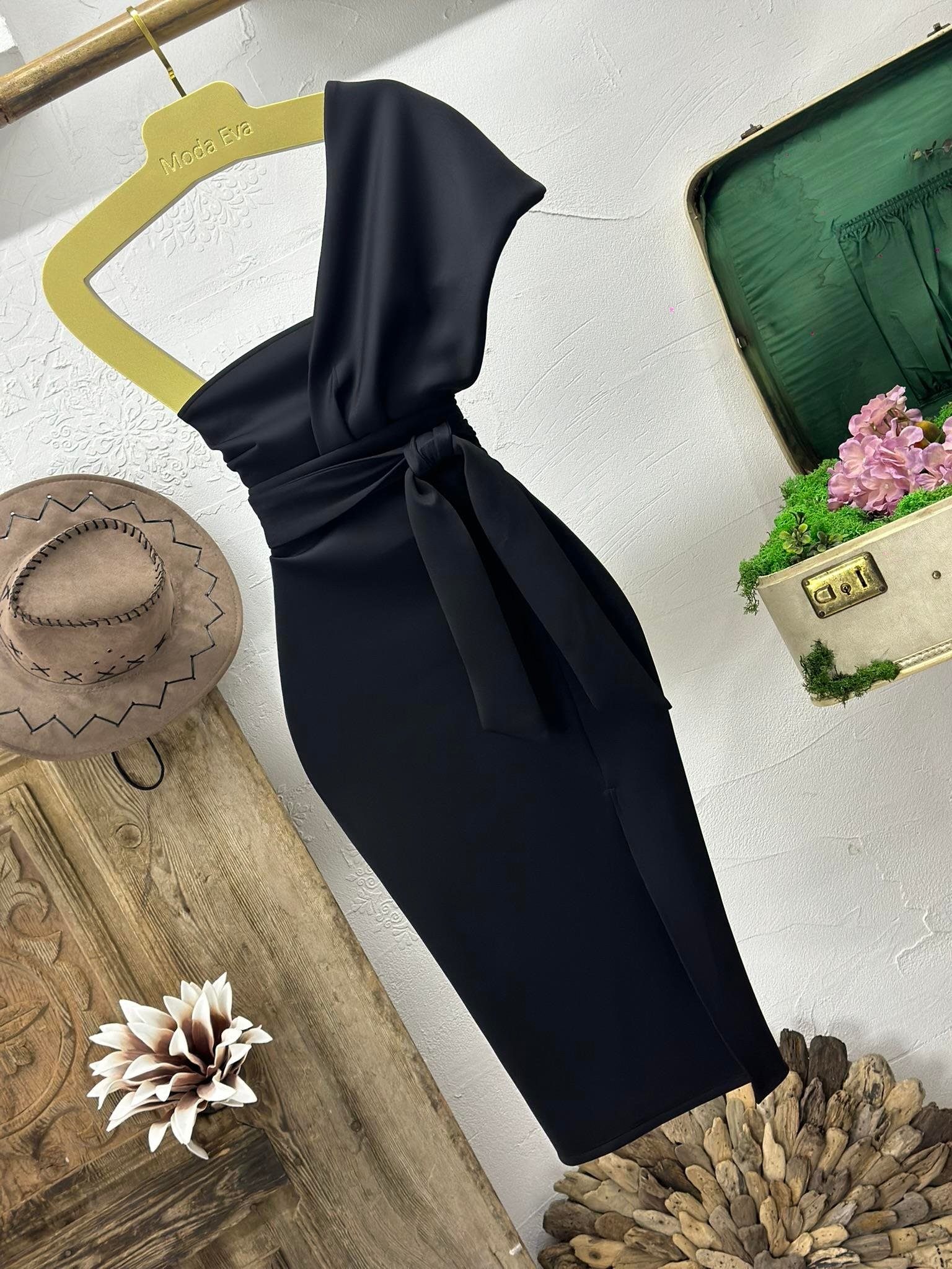 Scuba Kumaş Kuşaklı Tek Omuz Askılı Kalem Elbise