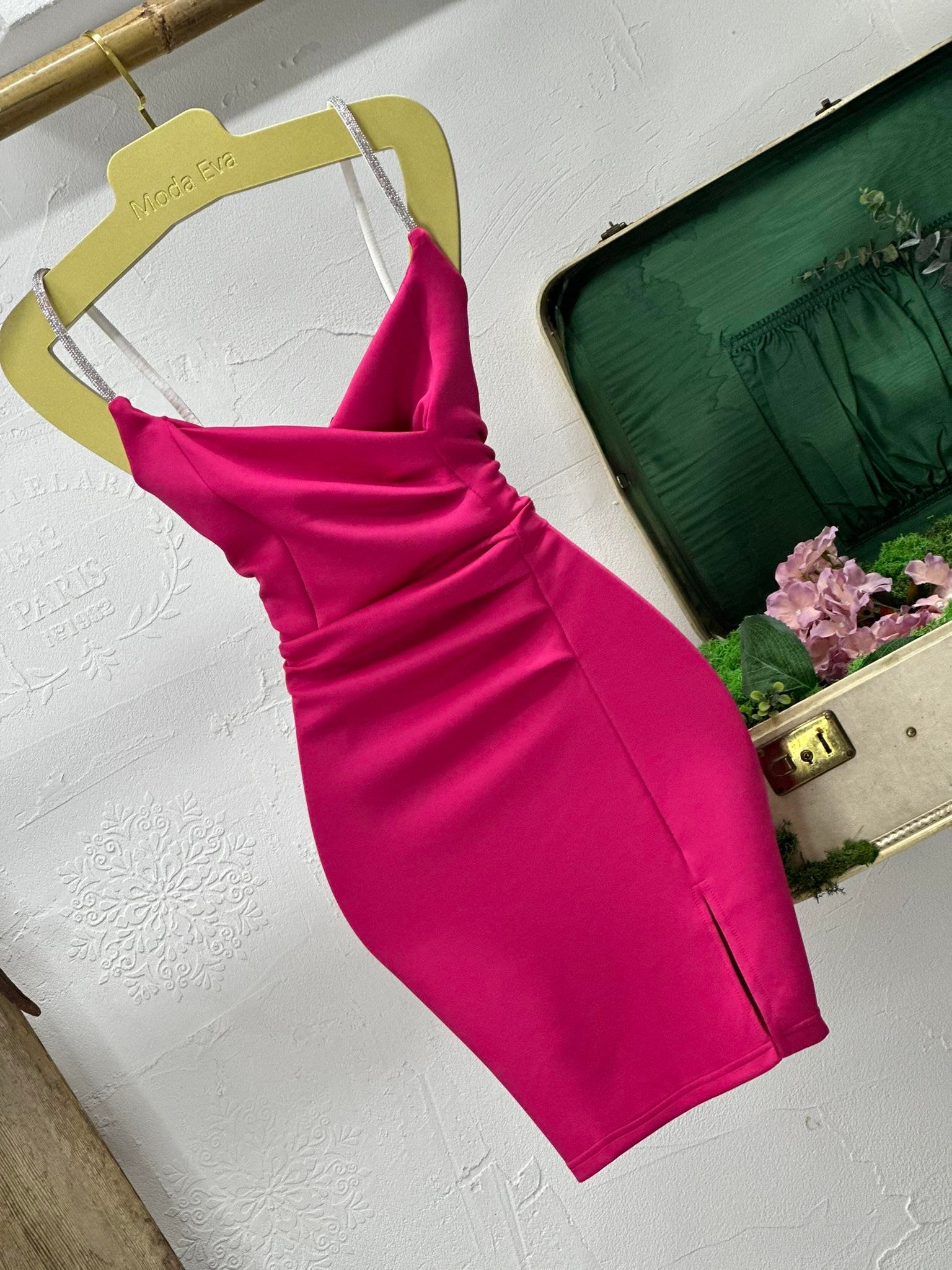 Scuba Kumaş Taş Askılı Yan Yırtmaçlı Drapeli Elbisemiz