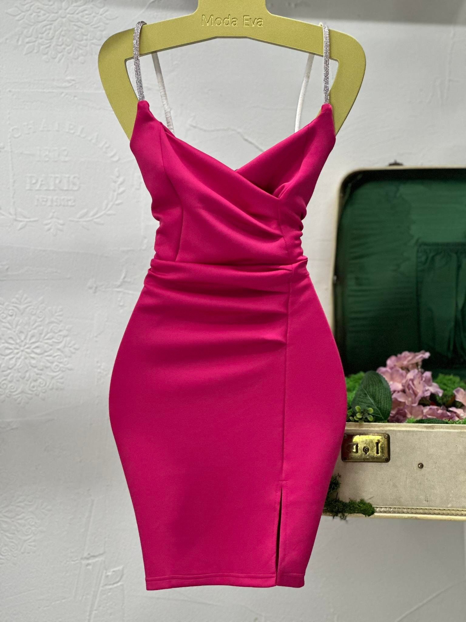 Scuba Kumaş Taş Askılı Yan Yırtmaçlı Drapeli Elbisemiz