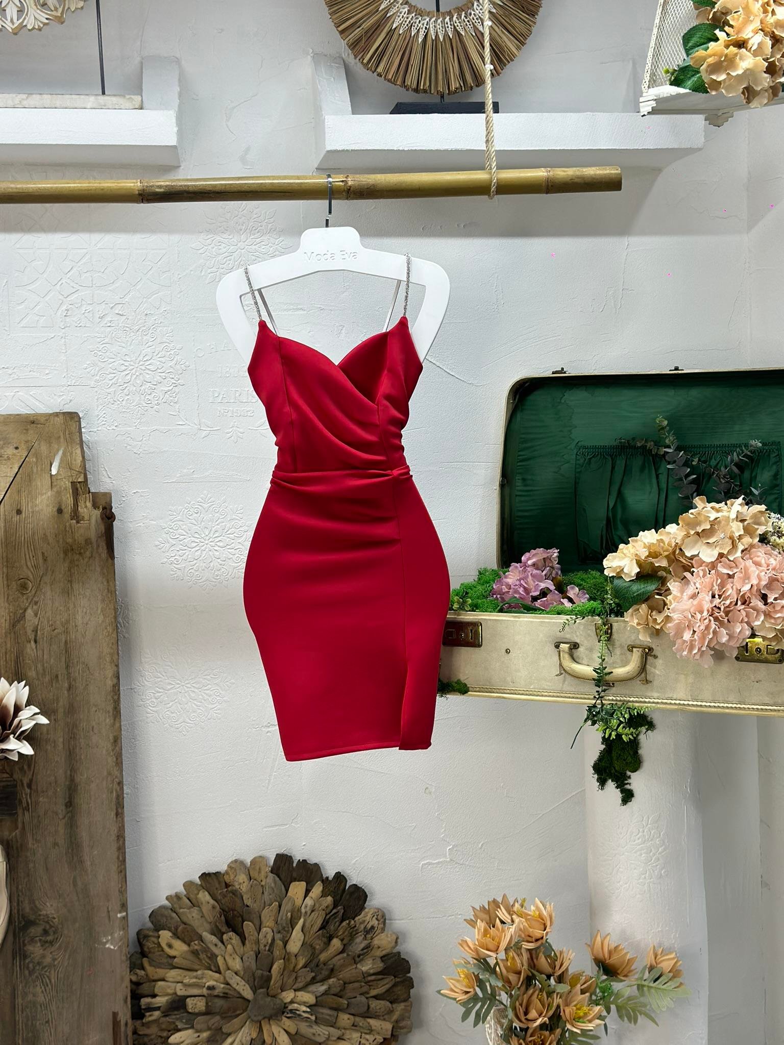 Scuba Kumaş Taş Askılı Yan Yırtmaçlı Drapeli Elbisemiz