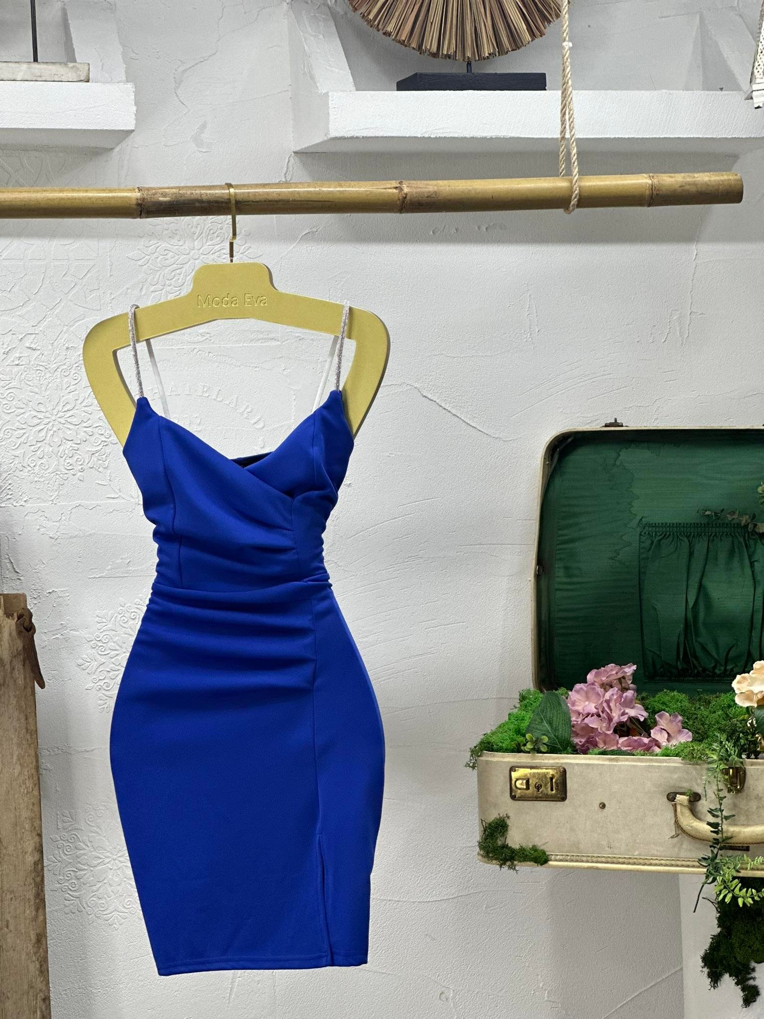 Scuba Kumaş Taş Askılı Yan Yırtmaçlı Drapeli Elbisemiz