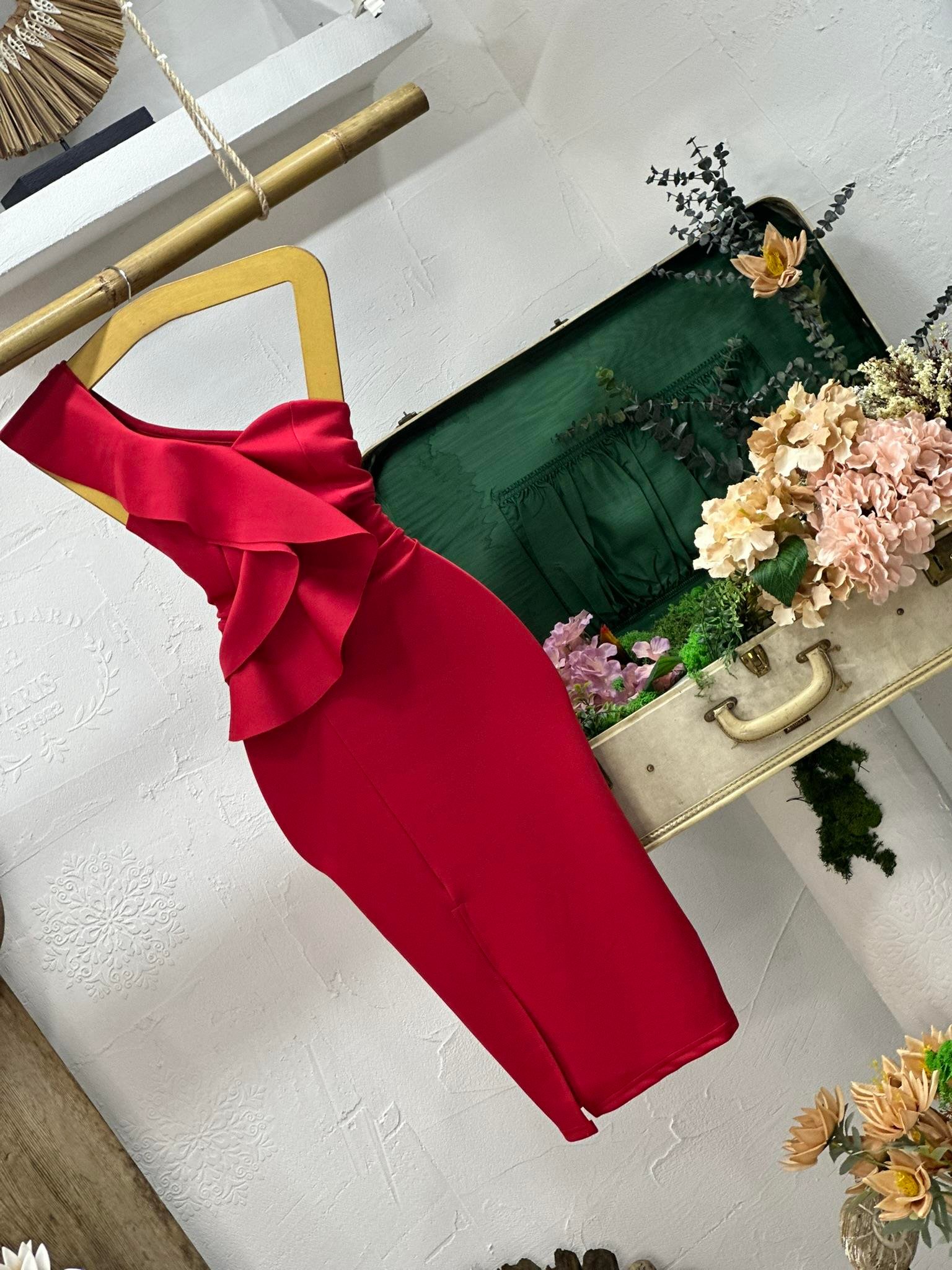 Scuba Kumaş Tek Omuz Volanlı Yırtmaç Detay Kalem Elbise