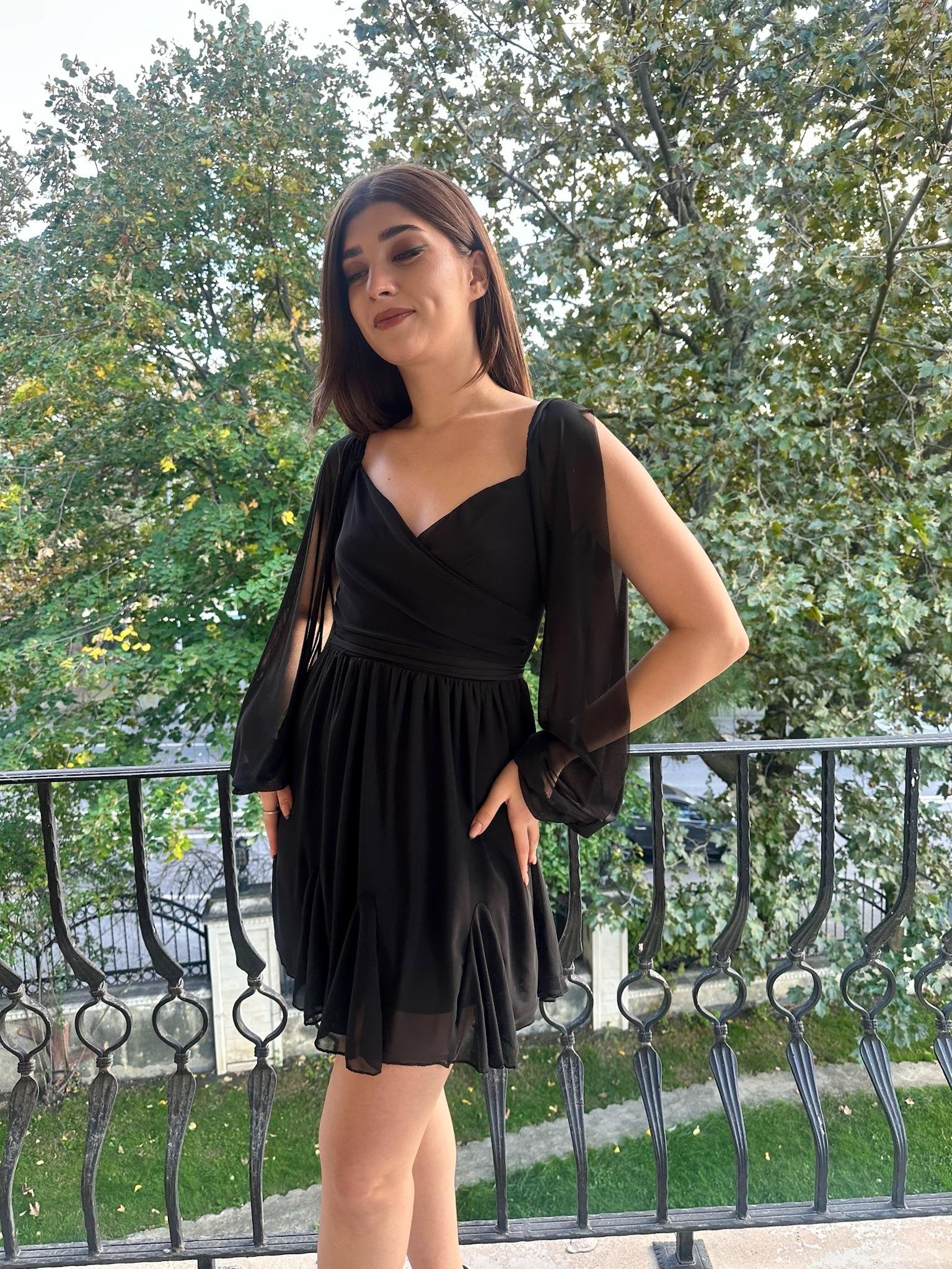 Şifon Kol Detaylı Micro Kumaş Tasarım Mini Elbise Siyah