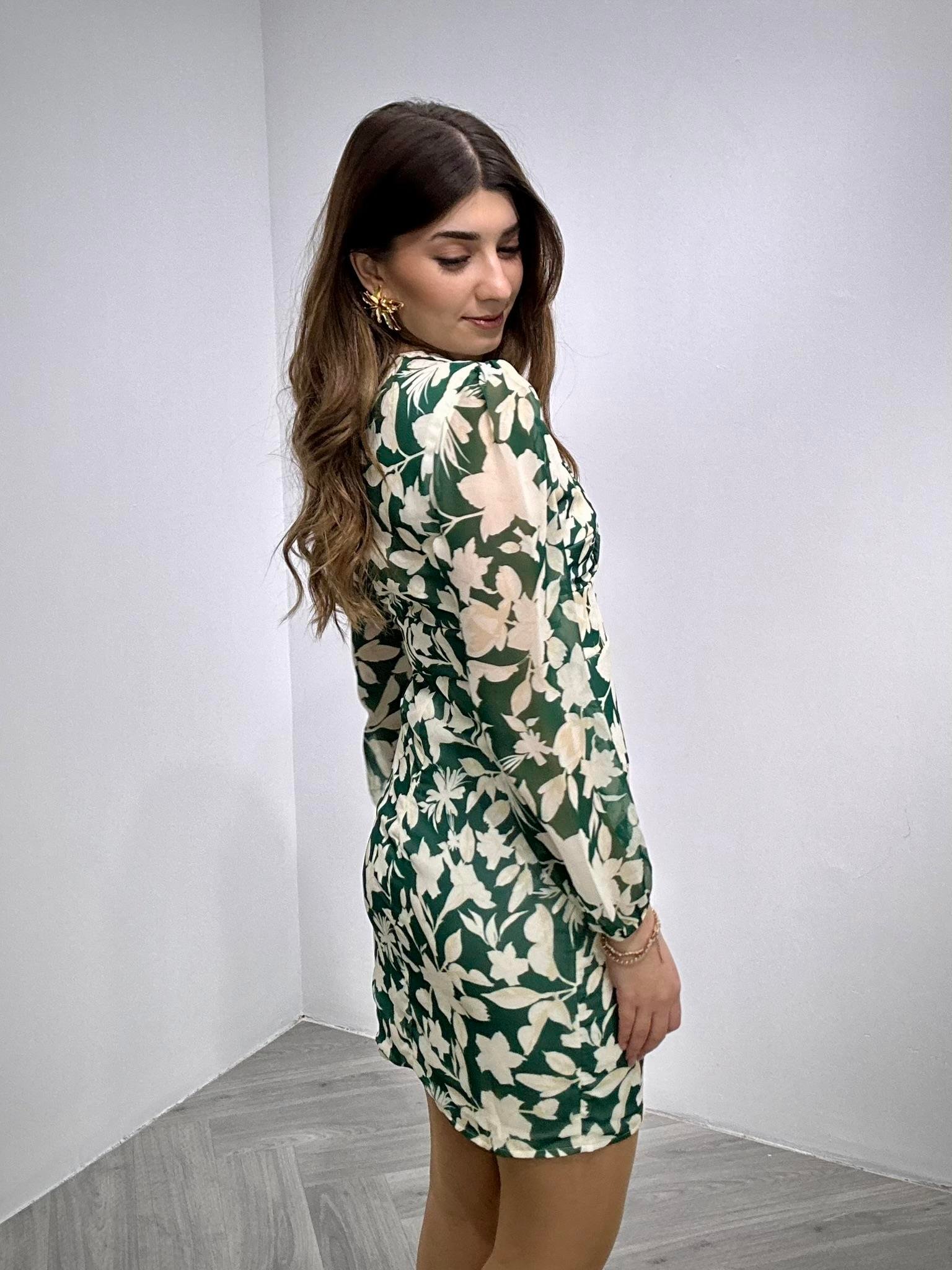 Şifon Kumaş Derin V Yaka Kaplama Düğmeli Tasarım Elbise