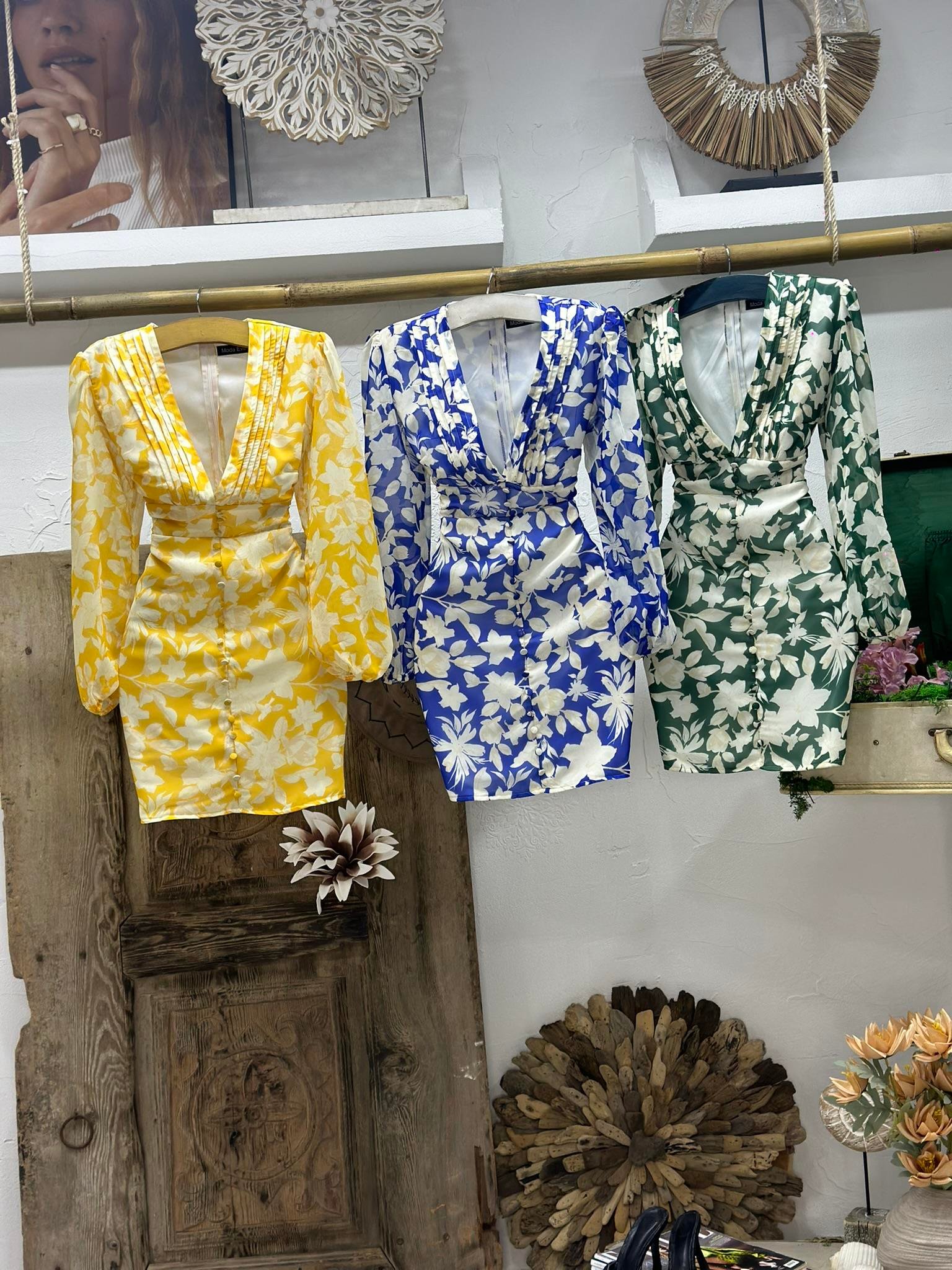 Şifon Kumaş Derin V Yaka Kaplama Düğmeli Tasarım Elbise