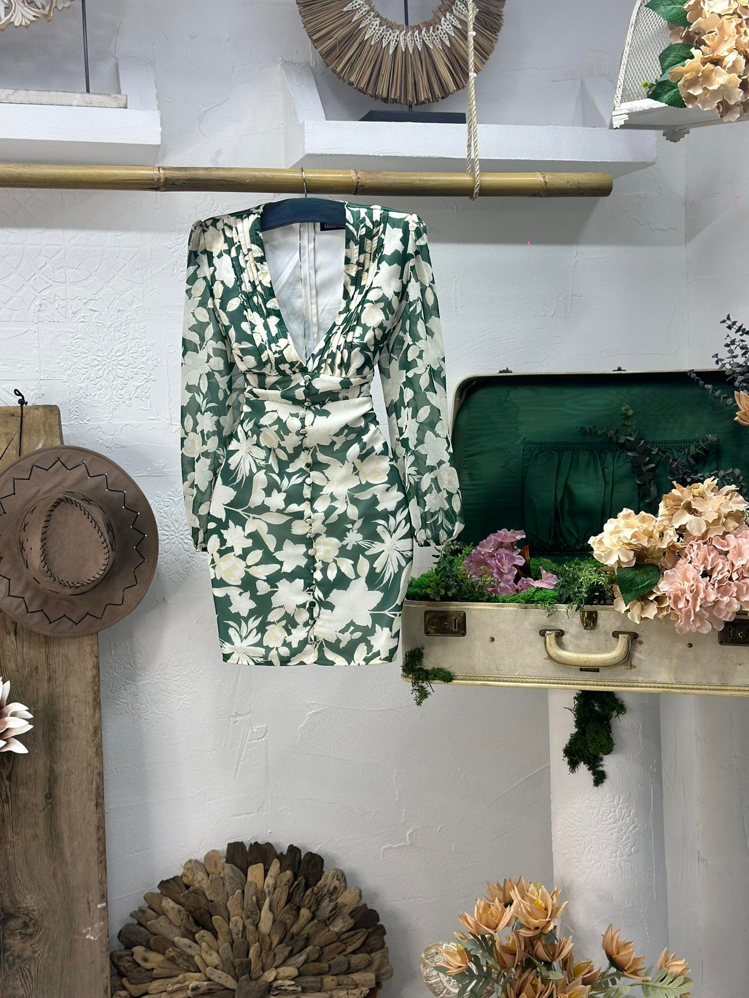 Şifon Kumaş Derin V Yaka Kaplama Düğmeli Tasarım Elbise