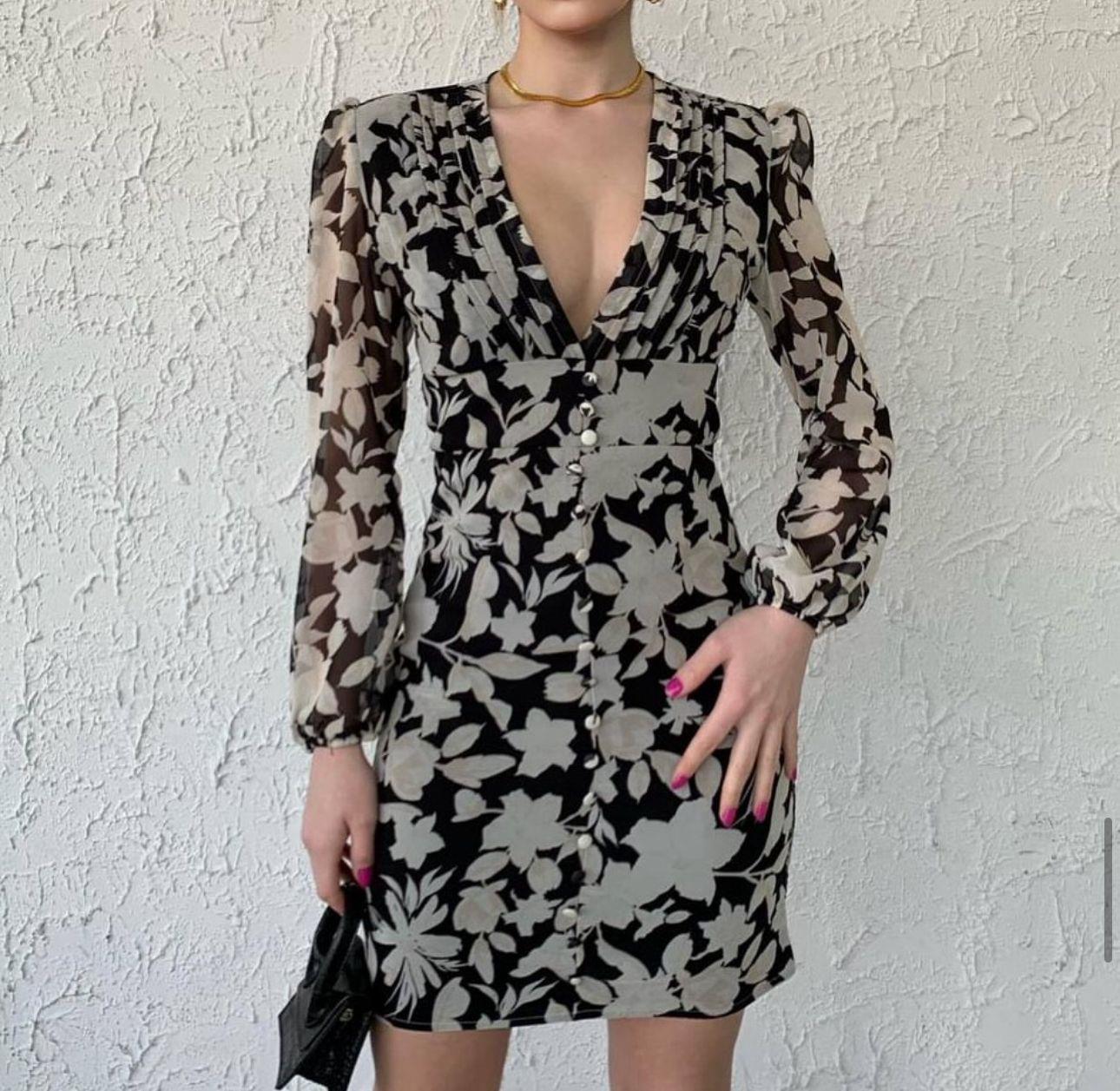 Şifon Kumaş Derin V Yaka Kaplama Düğmeli Tasarım Elbise